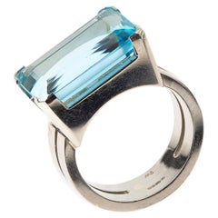 Natural Colour Aquamarine Ring mounted in 14 Carat White Gold, London dated 1961