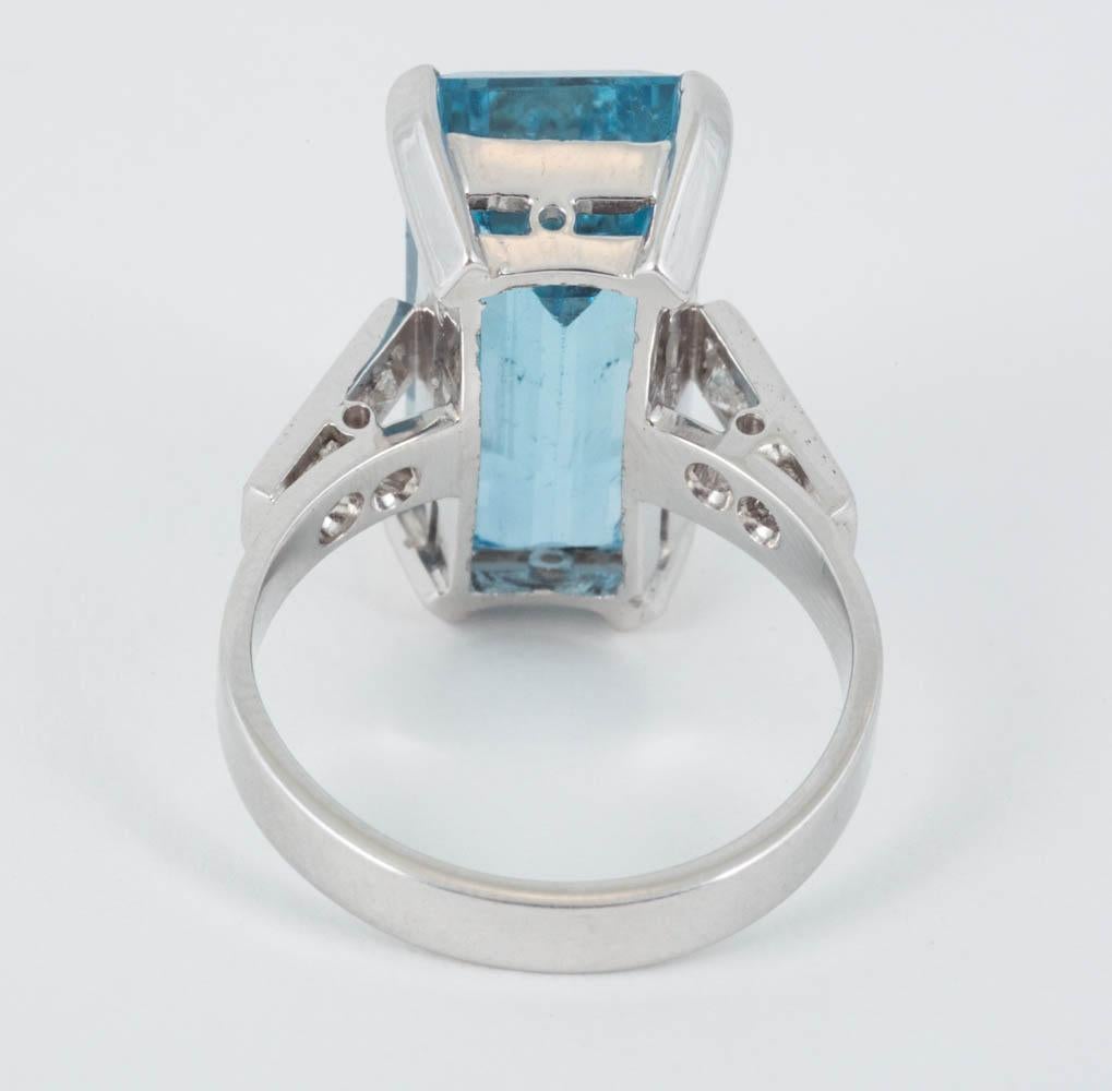 Natural Color Aquamarine and Diamond Mounted in 18 Carat Gold Ring In New Condition In London, GB