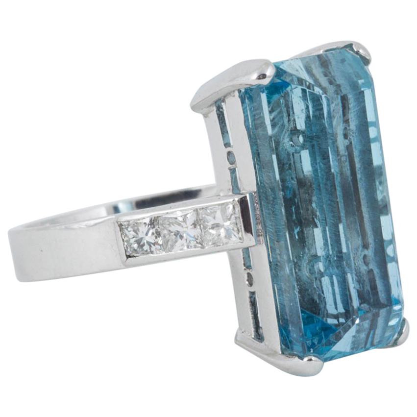 Natural Color Aquamarine and Diamond Mounted in 18 Carat Gold Ring