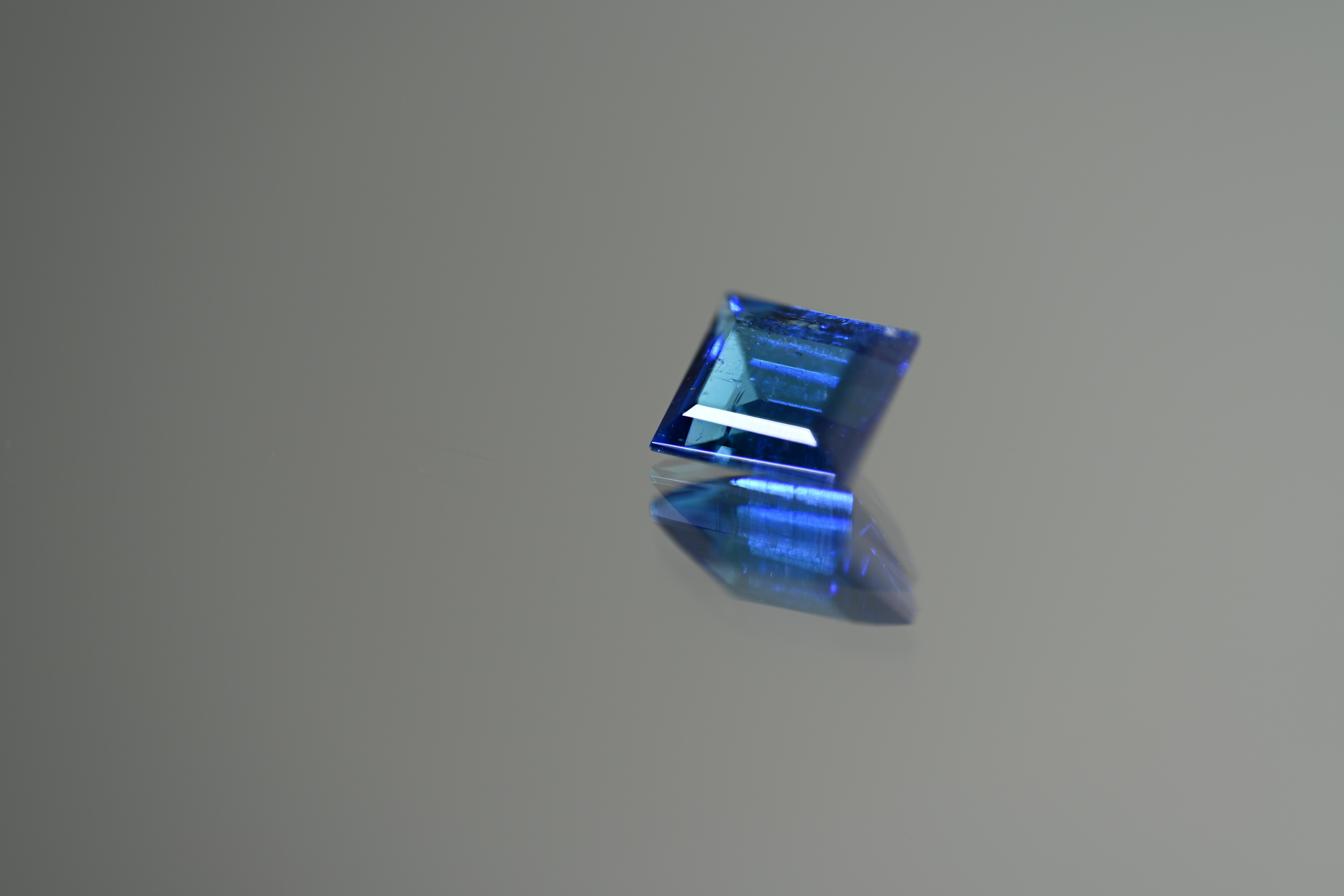 Tourmaline brésilienne Paraiba de couleur Nature / pendante 0.79 carat / Rapport GIA en vente 4