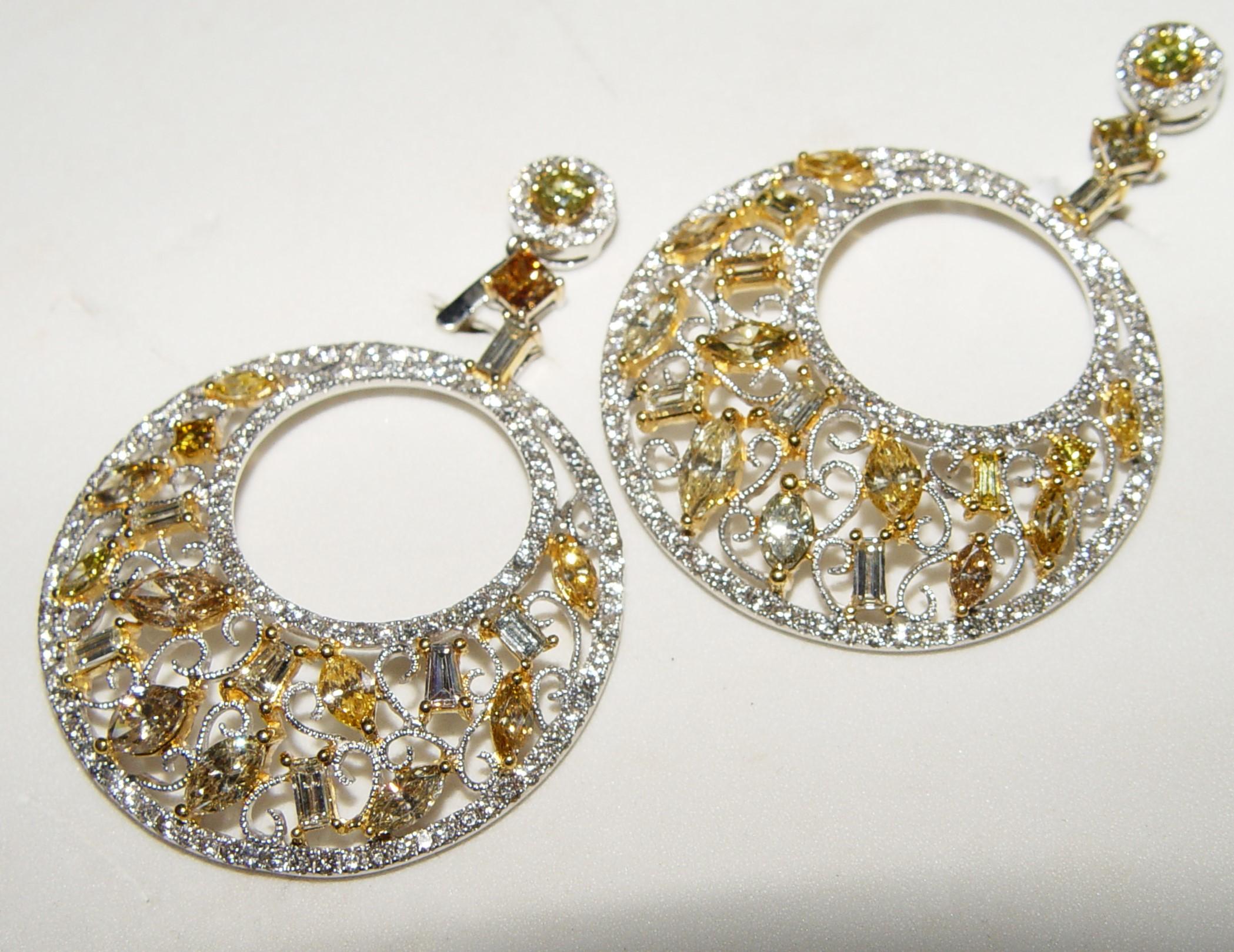 Mixed Cut Natural Color Diamond 10.96CT Chandelier Earrings 18K 55MM For Sale