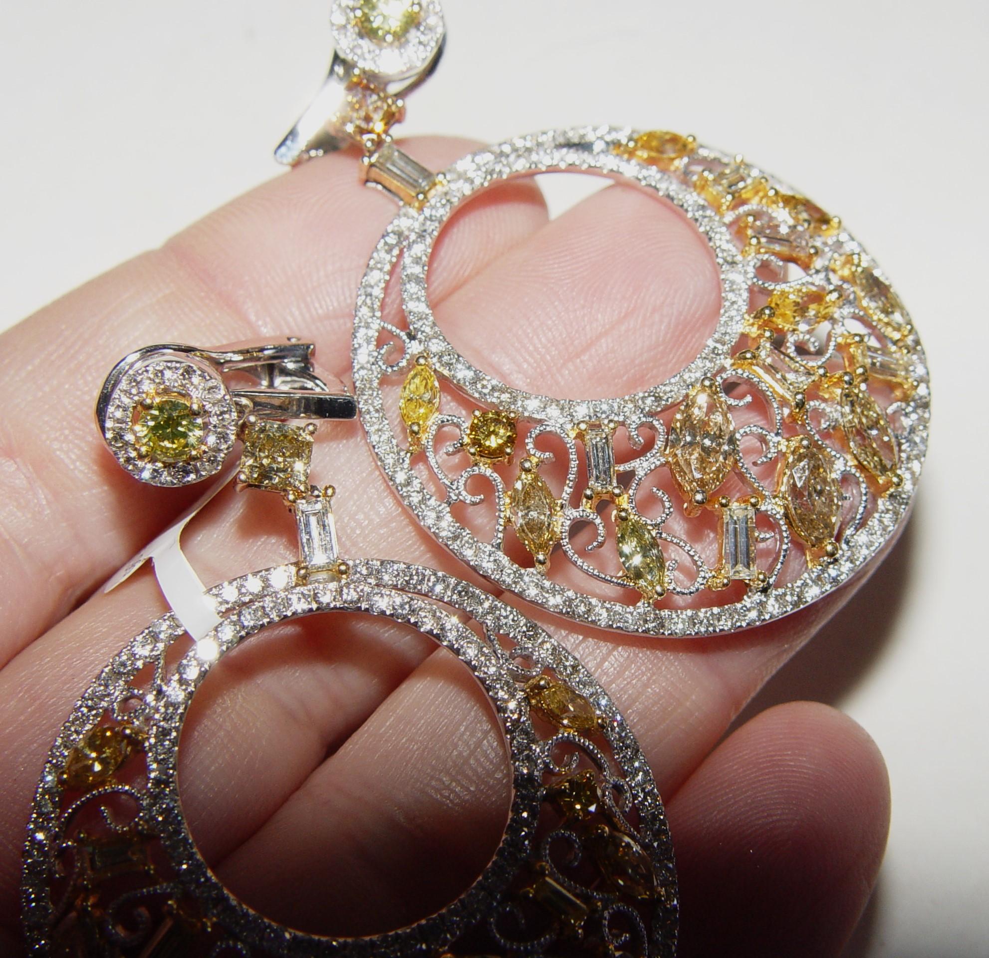 Women's Natural Color Diamond 10.96CT Chandelier Earrings 18K 55MM For Sale
