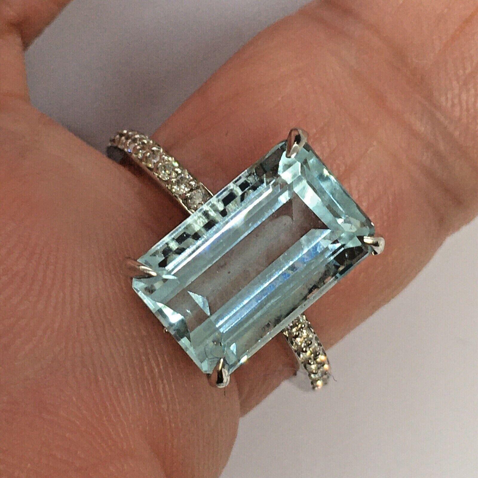 Natural Color Earth Mined 4.5ct Aquamarine 1/4ct Diamond 14k White Gold Ring In New Condition For Sale In Santa Monica, CA