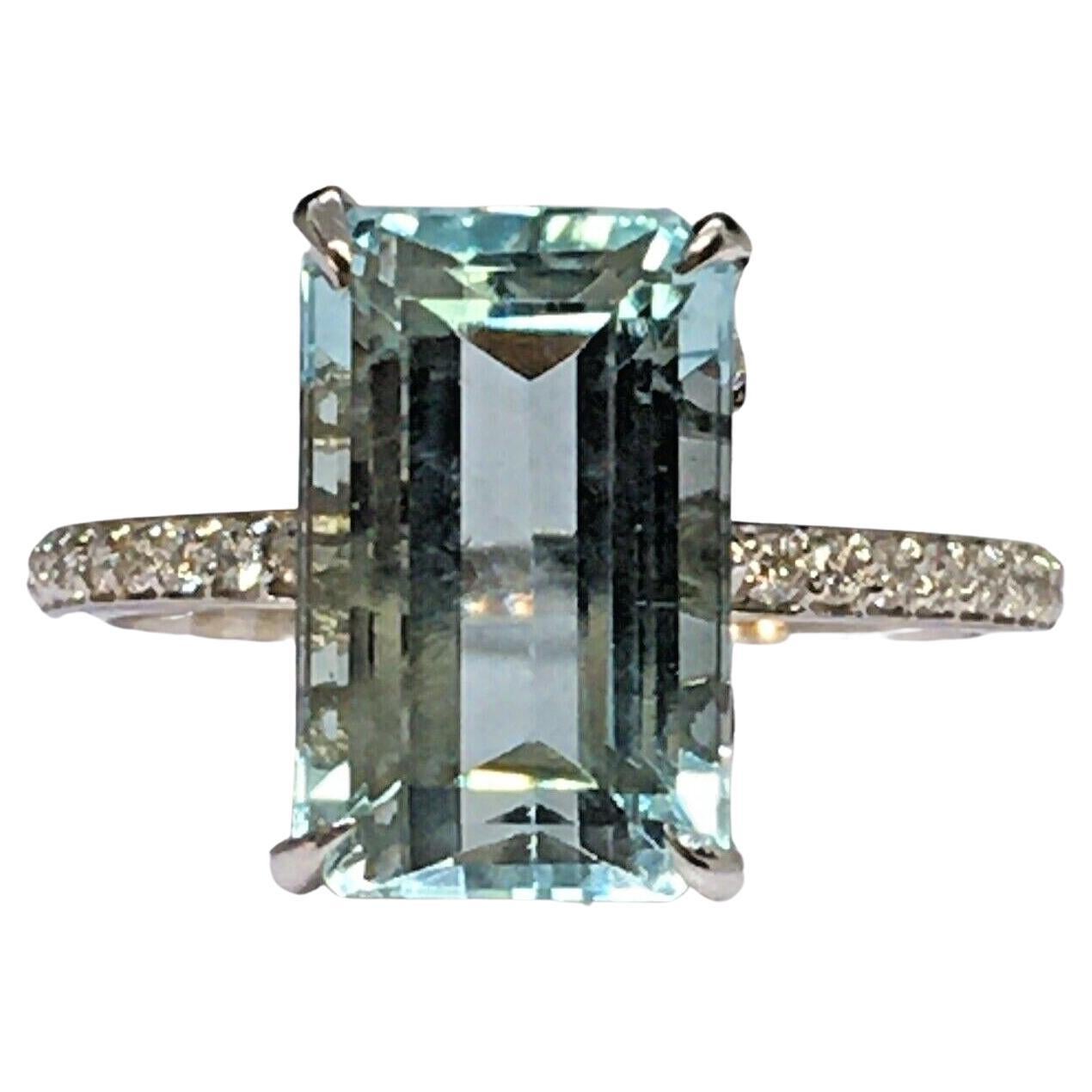 Natural Color Earth Mined 4.5ct Aquamarine 1/4ct Diamond 14k White Gold Ring For Sale