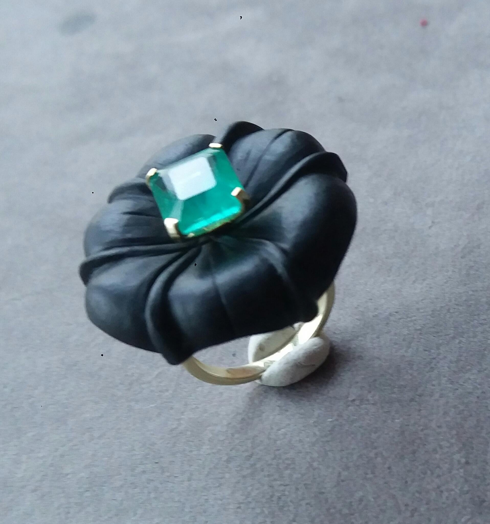 For Sale:  Natural Color Ebony Wood Flower Faceted Emerald Solid 14K Gold Fashion Ring 10