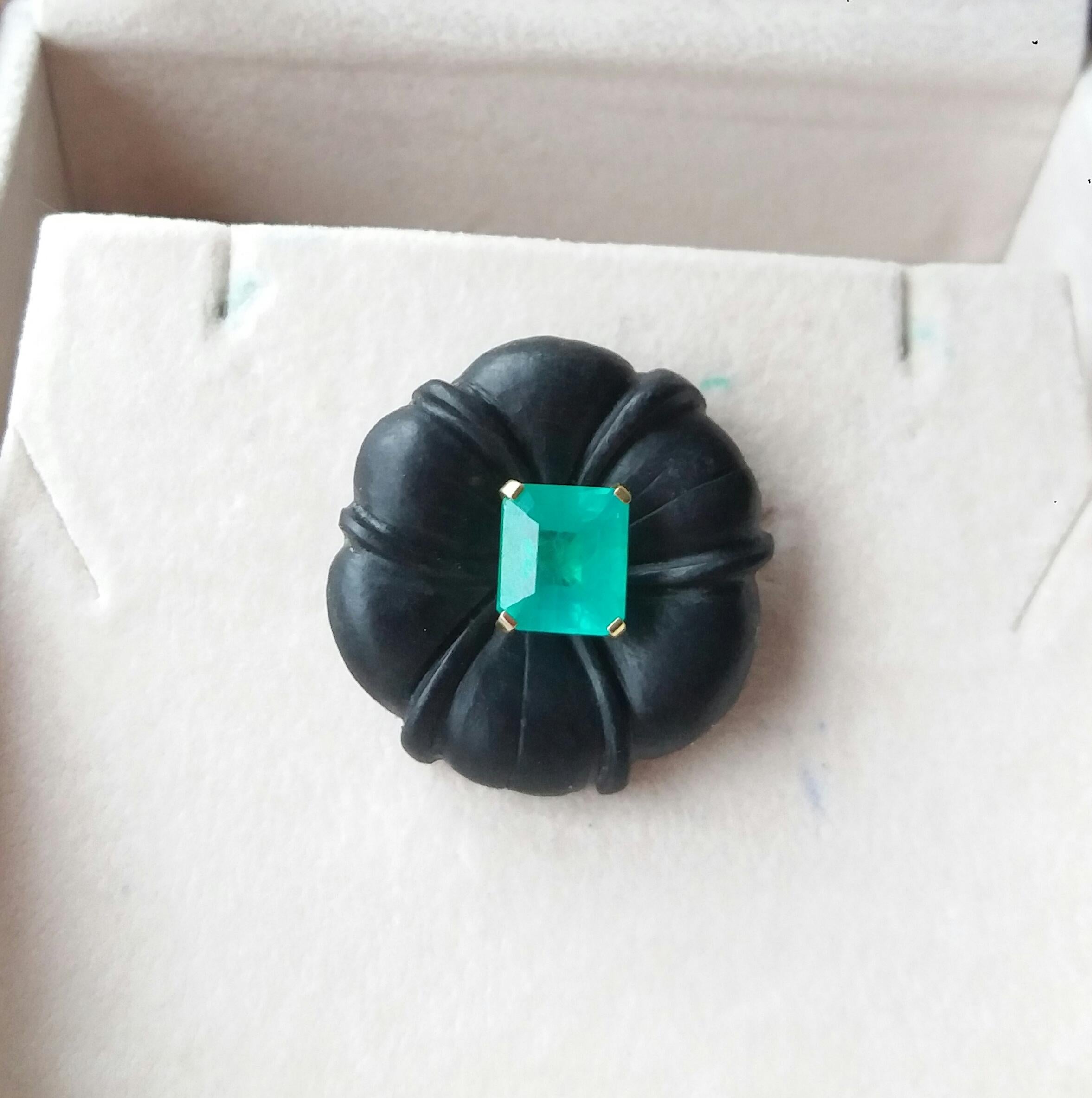 For Sale:  Natural Color Ebony Wood Flower Faceted Emerald Solid 14K Gold Fashion Ring 14