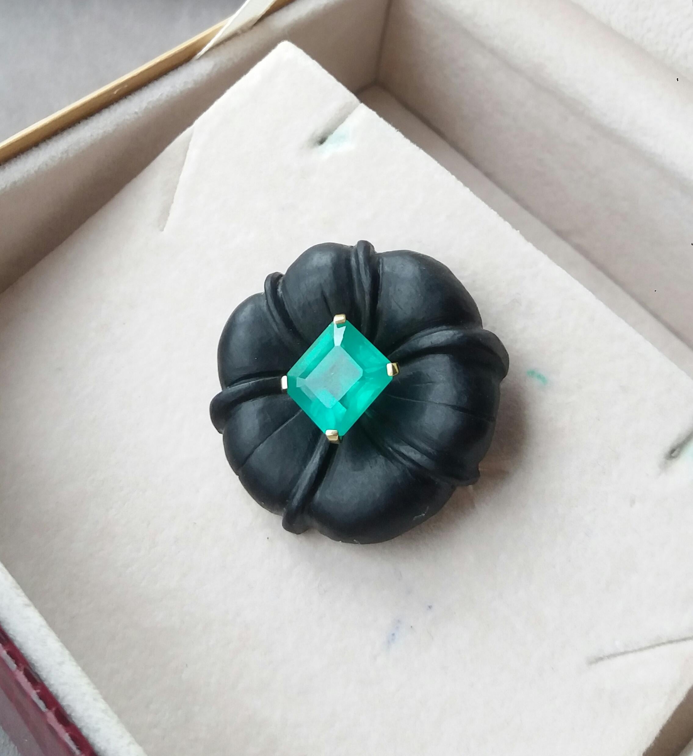 For Sale:  Natural Color Ebony Wood Flower Faceted Emerald Solid 14K Gold Fashion Ring 15