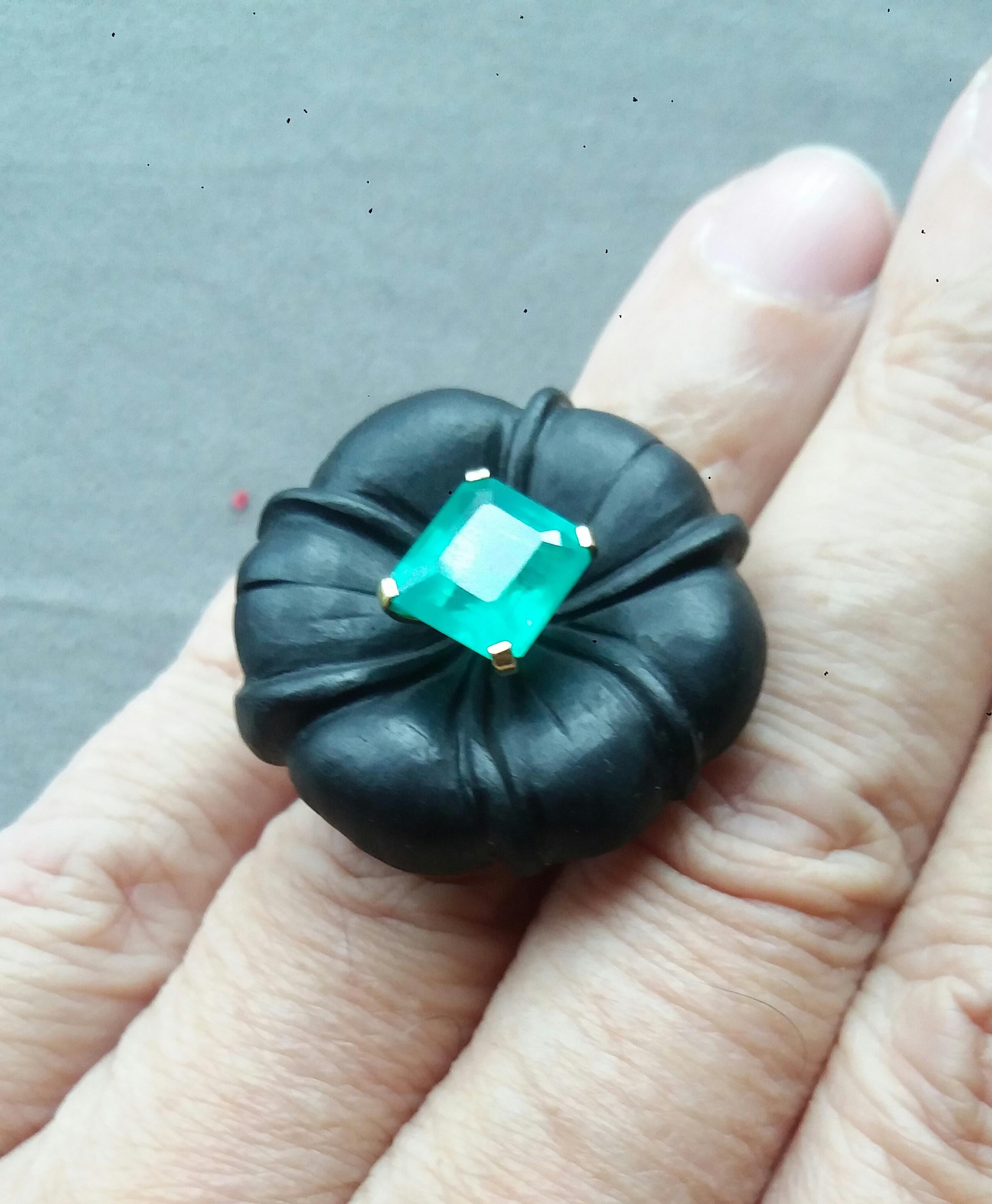 For Sale:  Natural Color Ebony Wood Flower Faceted Emerald Solid 14K Gold Fashion Ring 16