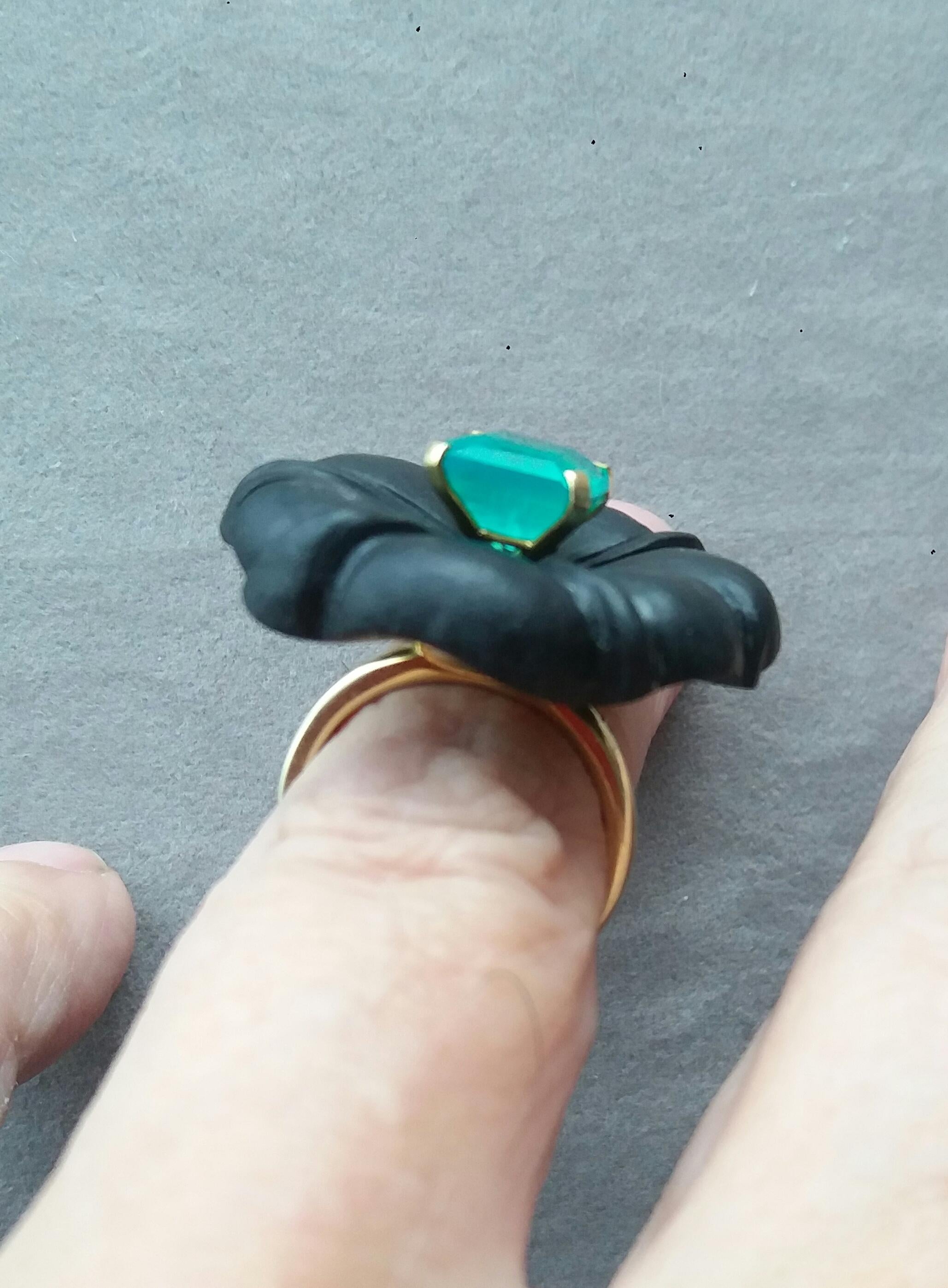 For Sale:  Natural Color Ebony Wood Flower Faceted Emerald Solid 14K Gold Fashion Ring 17