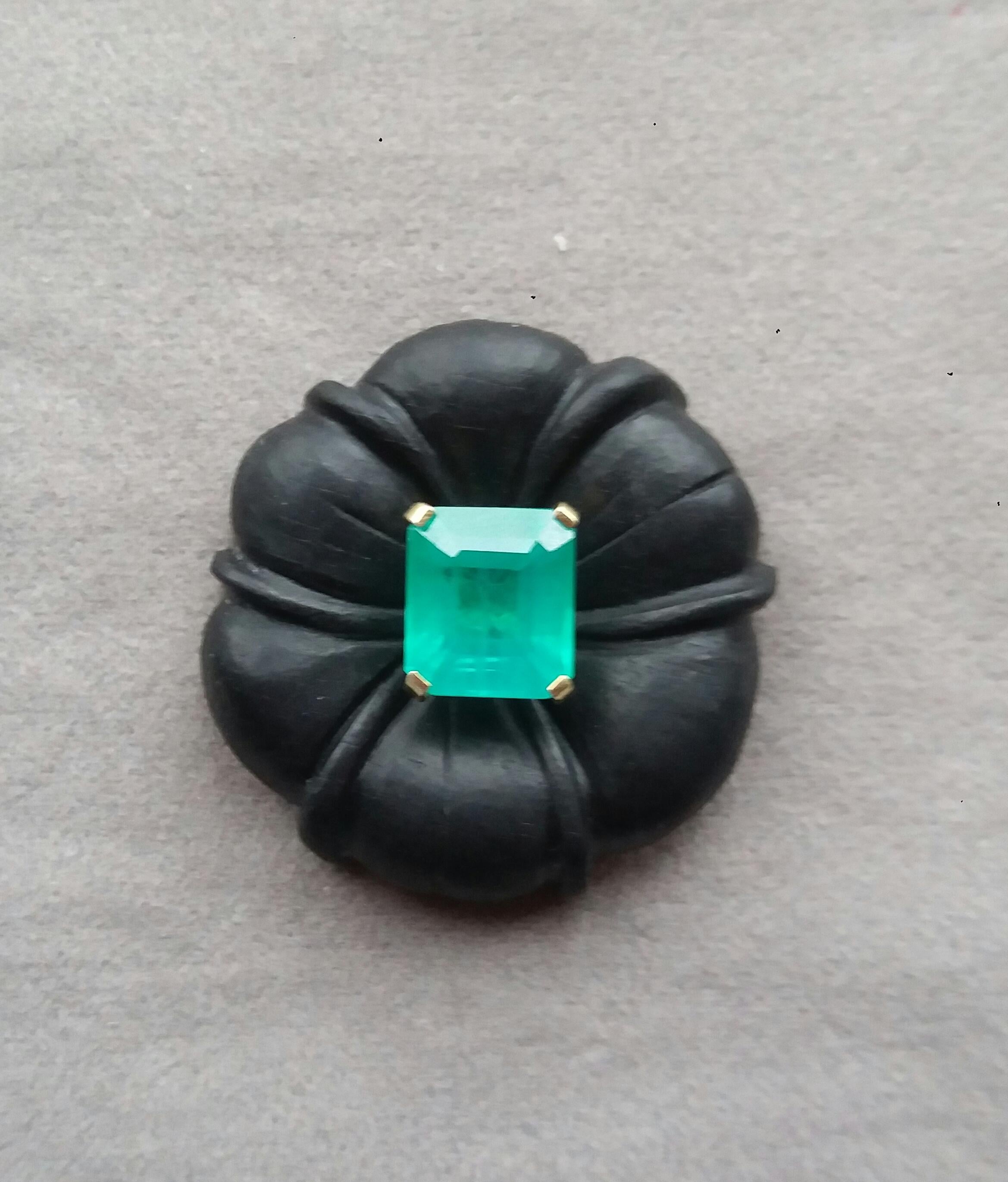 For Sale:  Natural Color Ebony Wood Flower Faceted Emerald Solid 14K Gold Fashion Ring 2