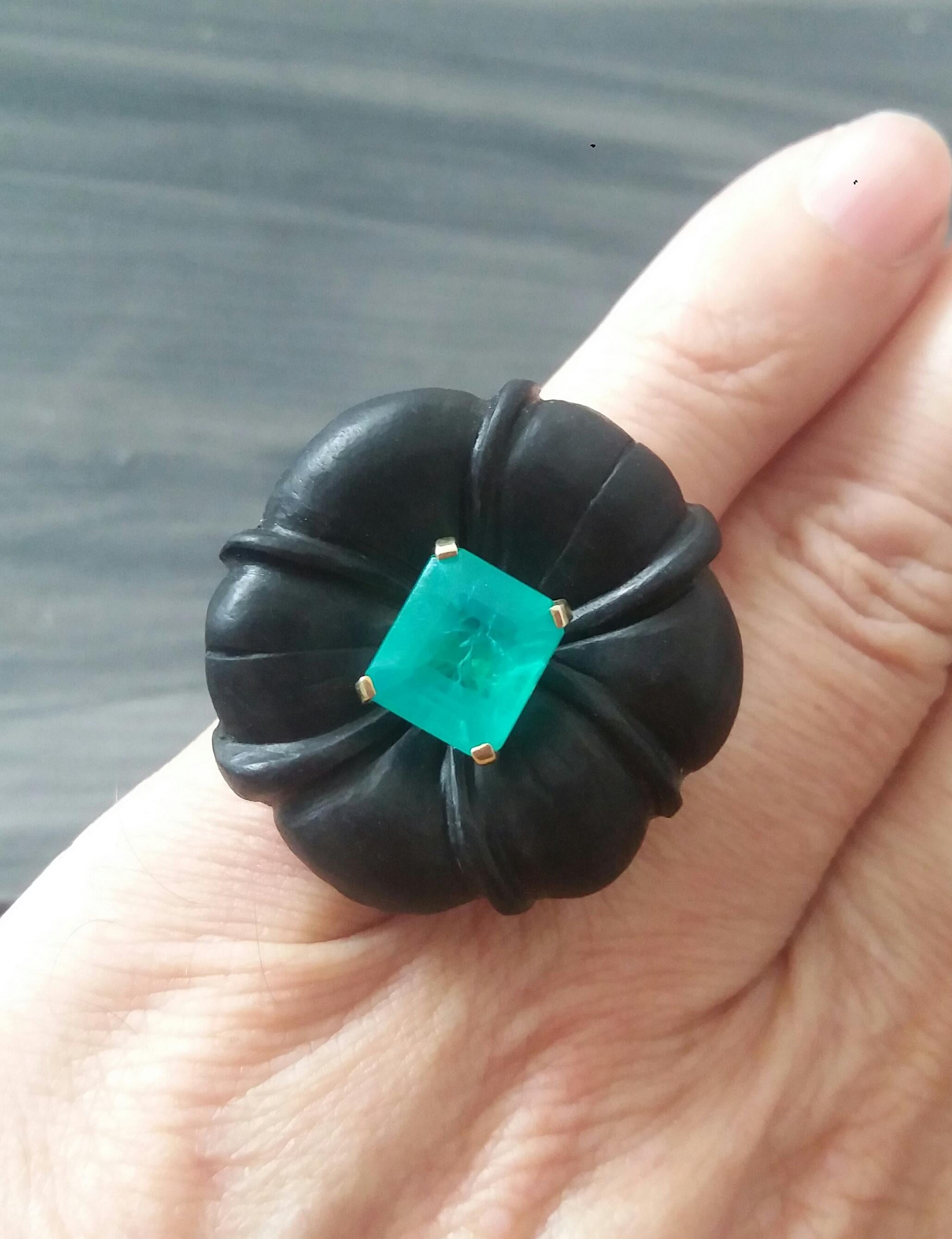 For Sale:  Natural Color Ebony Wood Flower Faceted Emerald Solid 14K Gold Fashion Ring 3