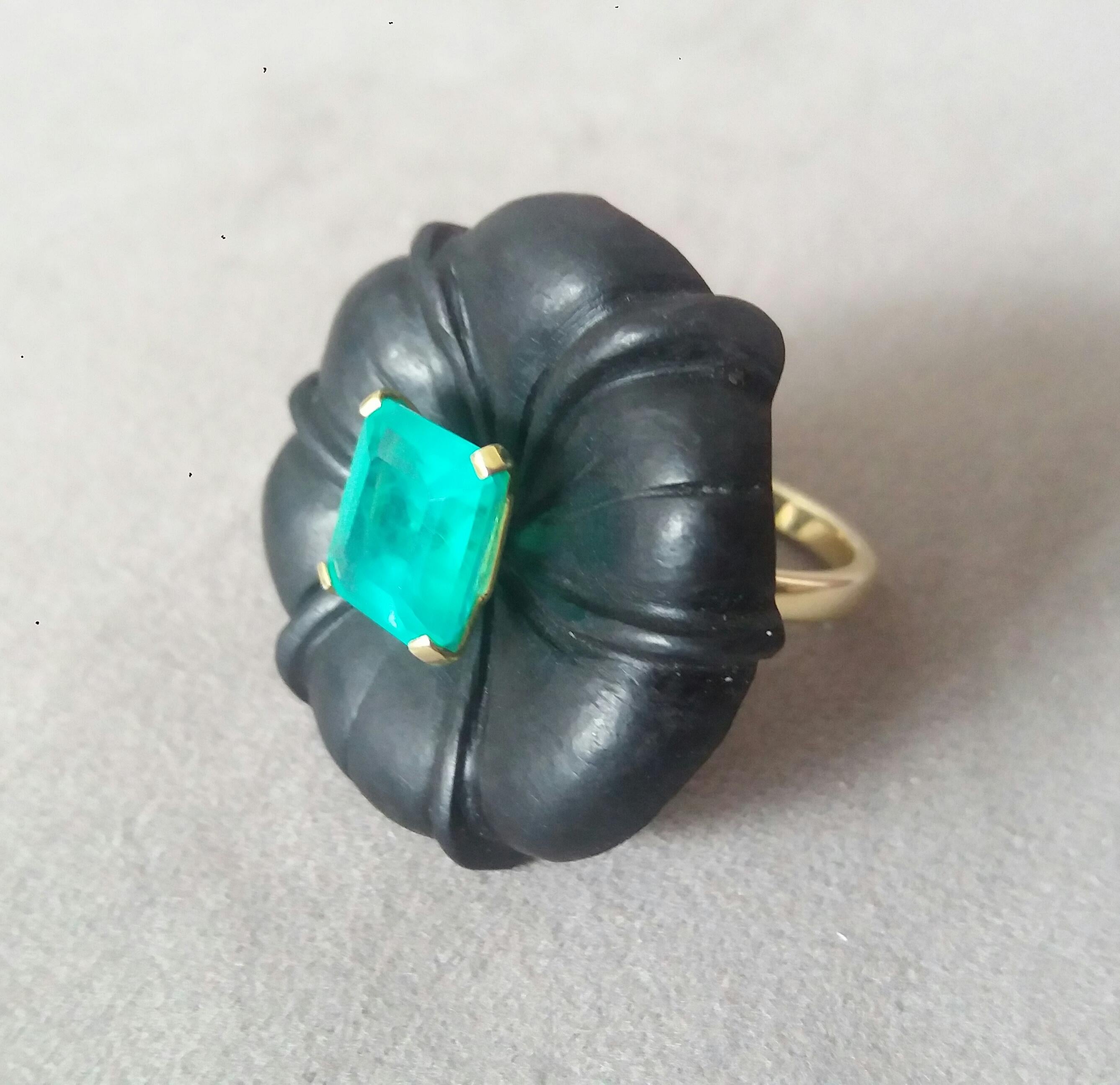 For Sale:  Natural Color Ebony Wood Flower Faceted Emerald Solid 14K Gold Fashion Ring 4