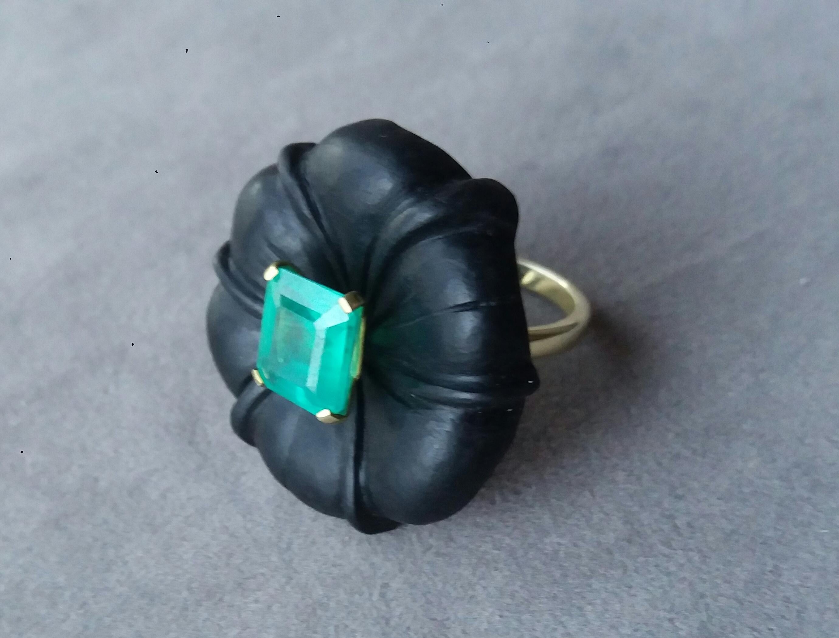 For Sale:  Natural Color Ebony Wood Flower Faceted Emerald Solid 14K Gold Fashion Ring 6