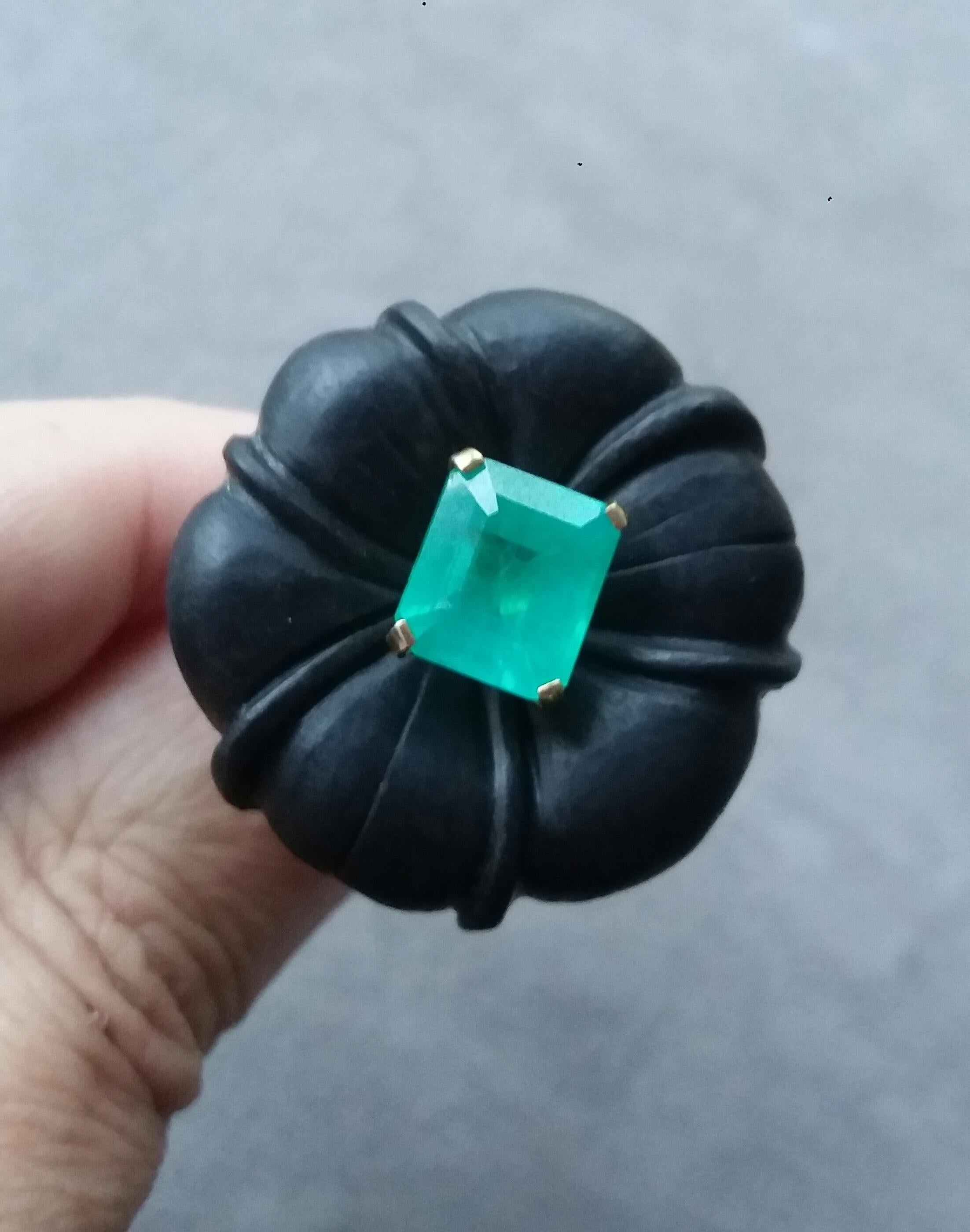 For Sale:  Natural Color Ebony Wood Flower Faceted Emerald Solid 14K Gold Fashion Ring 8