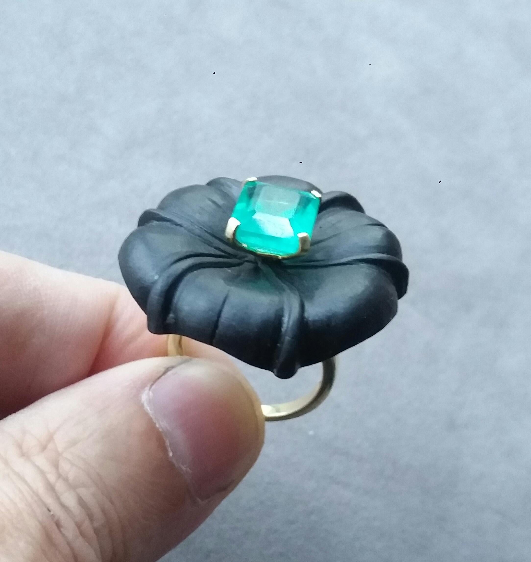 For Sale:  Natural Color Ebony Wood Flower Faceted Emerald Solid 14K Gold Fashion Ring 9