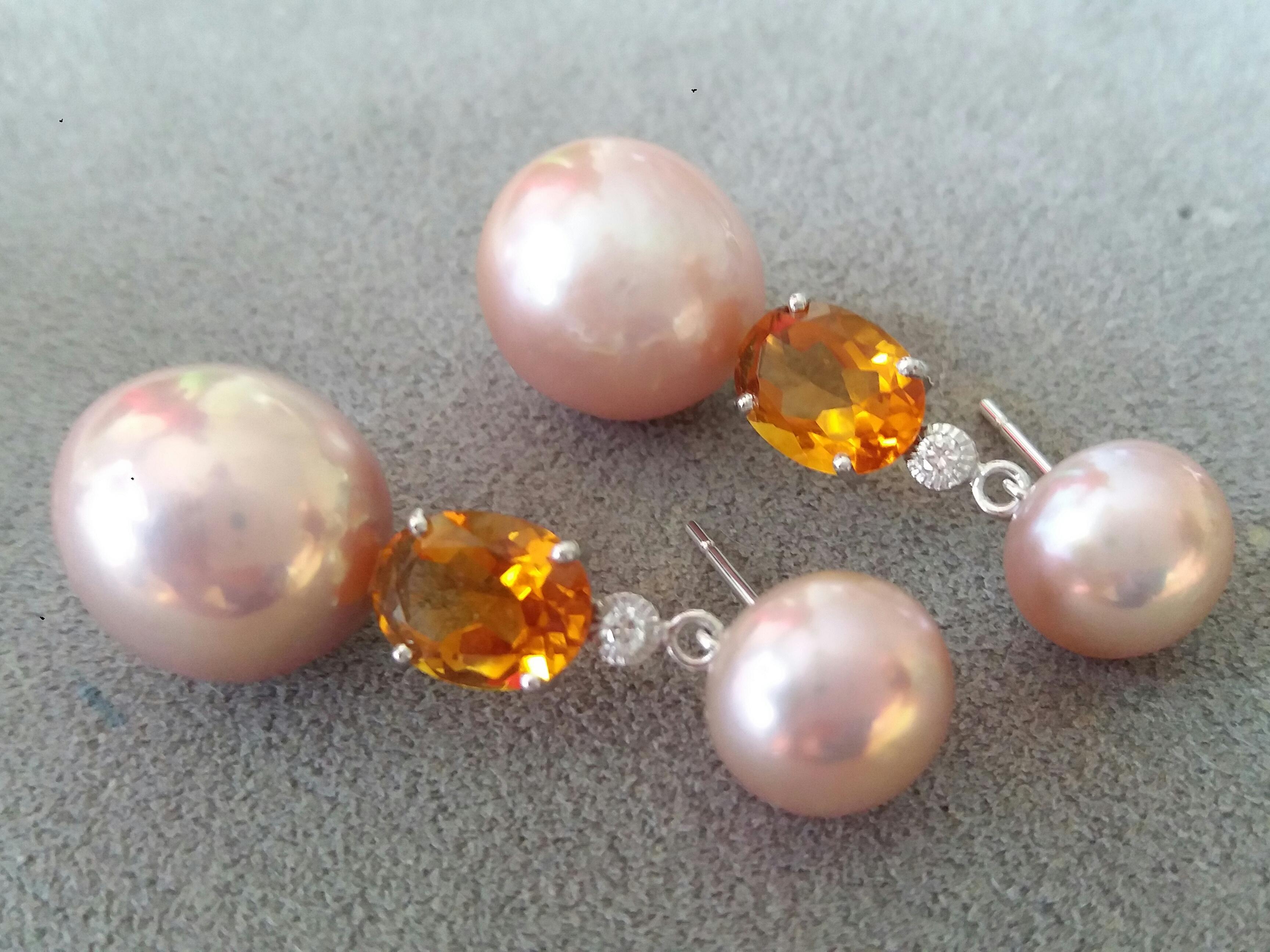 Tops is a pair of natural pinkish color  button shape pearls,the middle parts are in white gold ,2 full cut round diamonds and 2 oval faceted genuine citrine,bottom parts are 2 baroque pinkish pearls around 13 mm in diameter
Length 35
Width  13