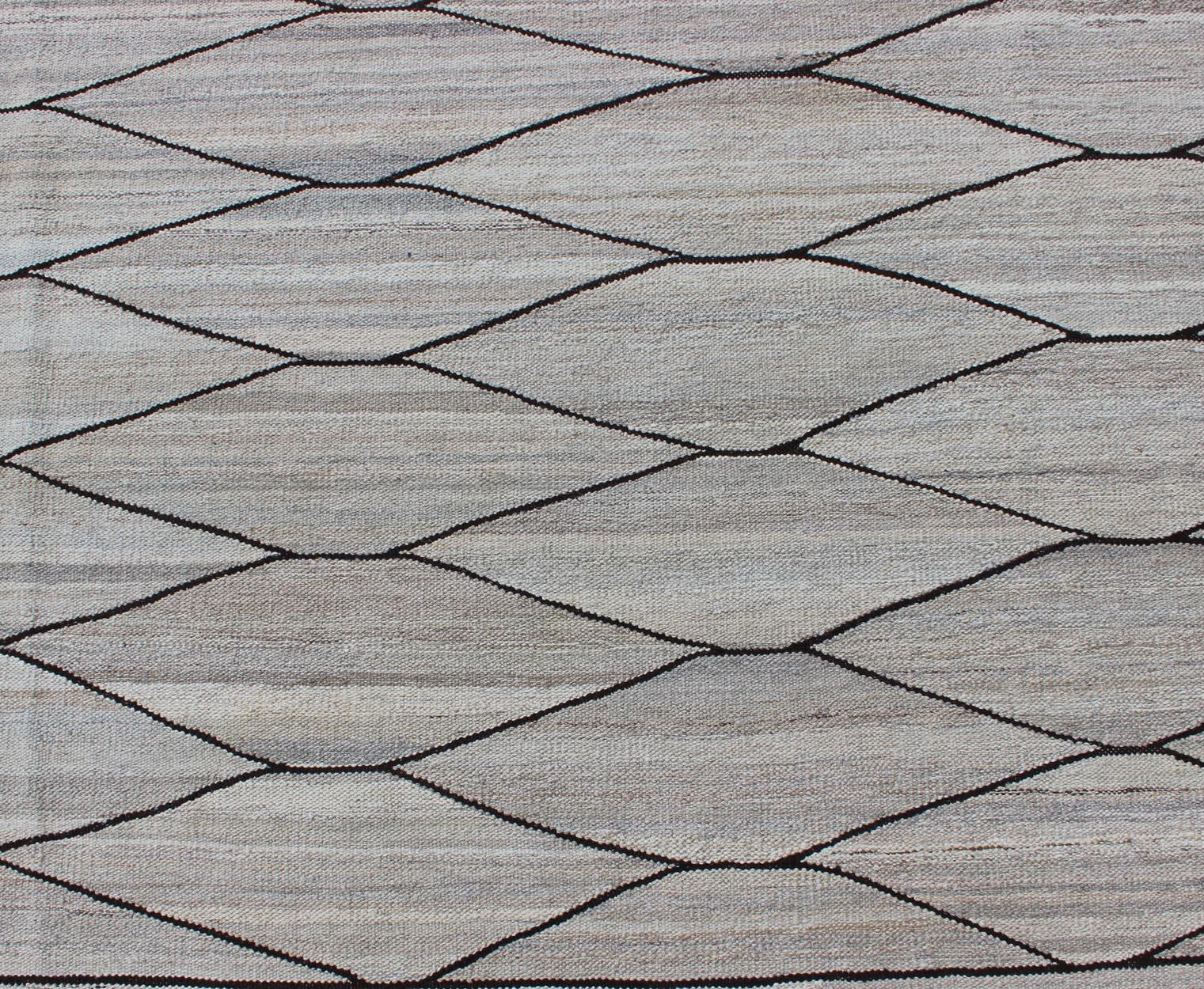 Kilim a trama piatta intrecciata a mano in toni naturali in vendita 1