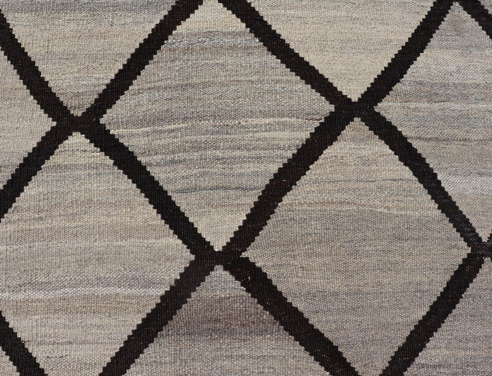 Natural Color-Tone Flat-Weave Kilim in Diamond Design In New Condition For Sale In Atlanta, GA