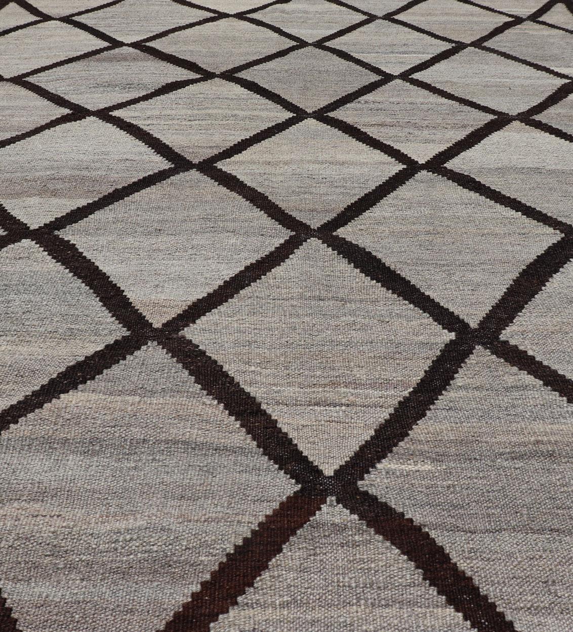Natural Color-Tone Flat-Weave Kilim in Diamond Design For Sale 2