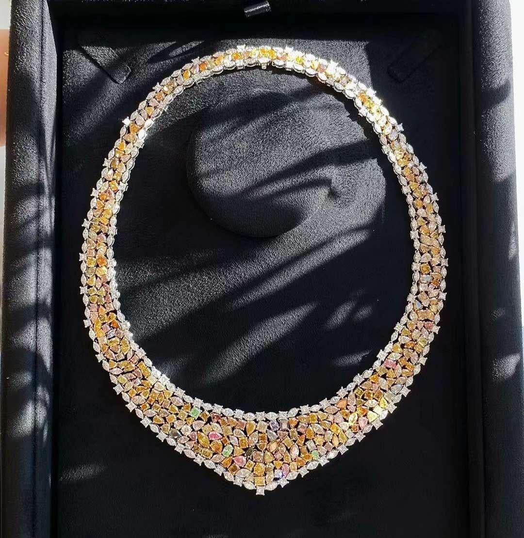 Collier de diamants de couleur naturelle, tailles mixtes en or massif 18K Pour femmes en vente