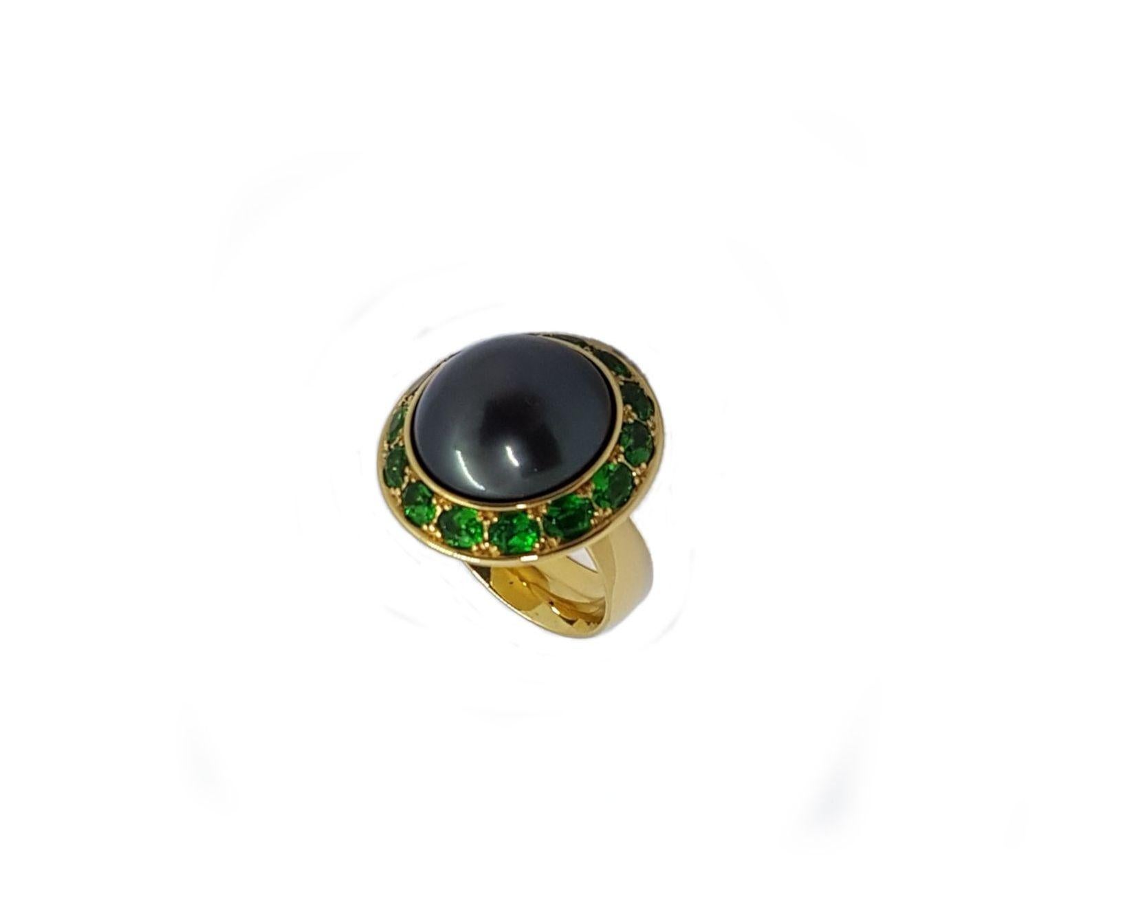 Natural Colored Tahitian Pearl Tsavorite 3.11 Carat Yellow Gold Ring For Sale 2