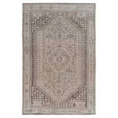 Antiker und getragener persischer Qashqai-Teppich aus reiner Wolle in natürlichen Farben, handgeknüpft