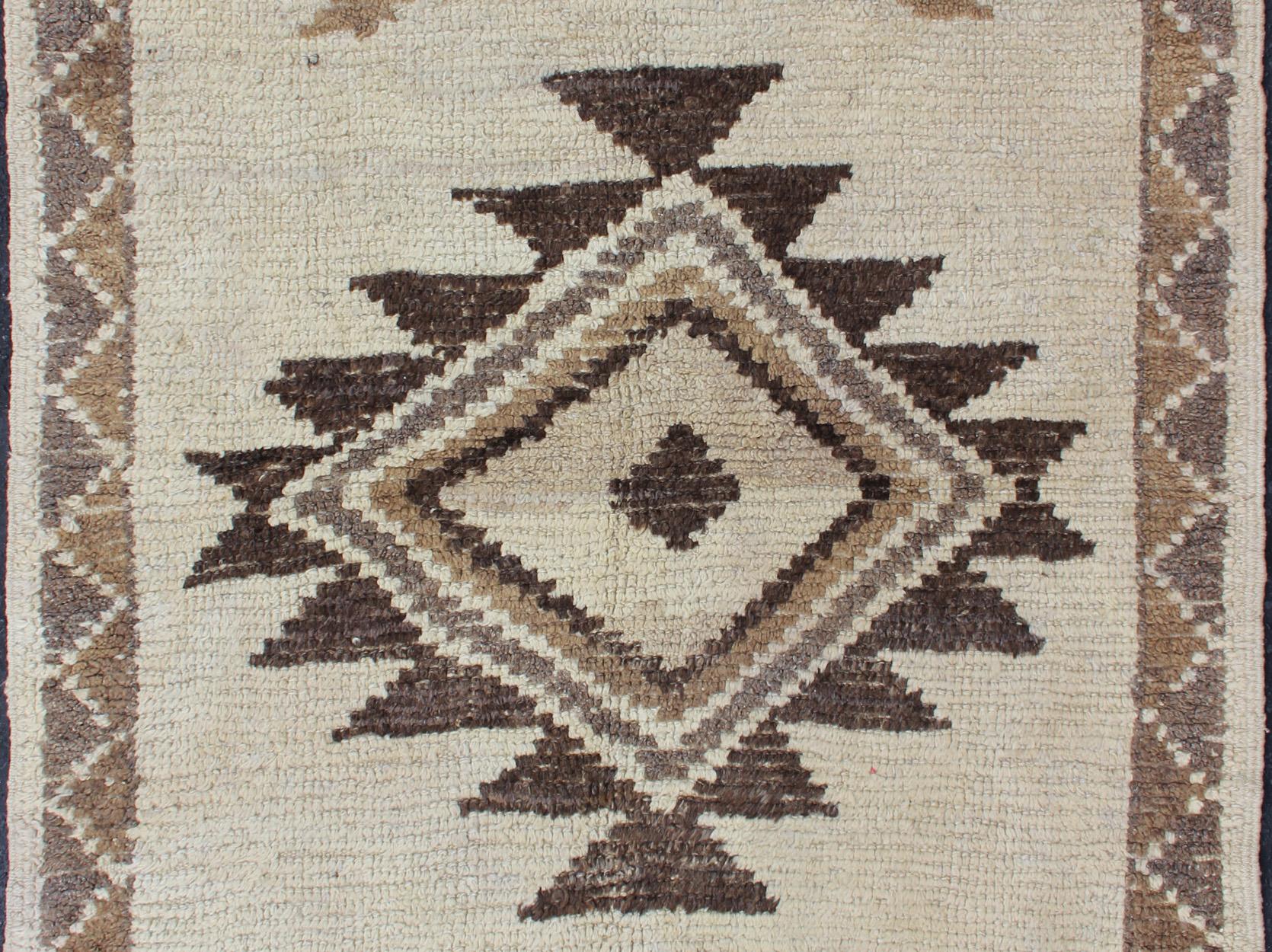 Natural Colors Turkish Tulu Carpet with Tribal Design in Shades of Earth Tones In Good Condition For Sale In Atlanta, GA