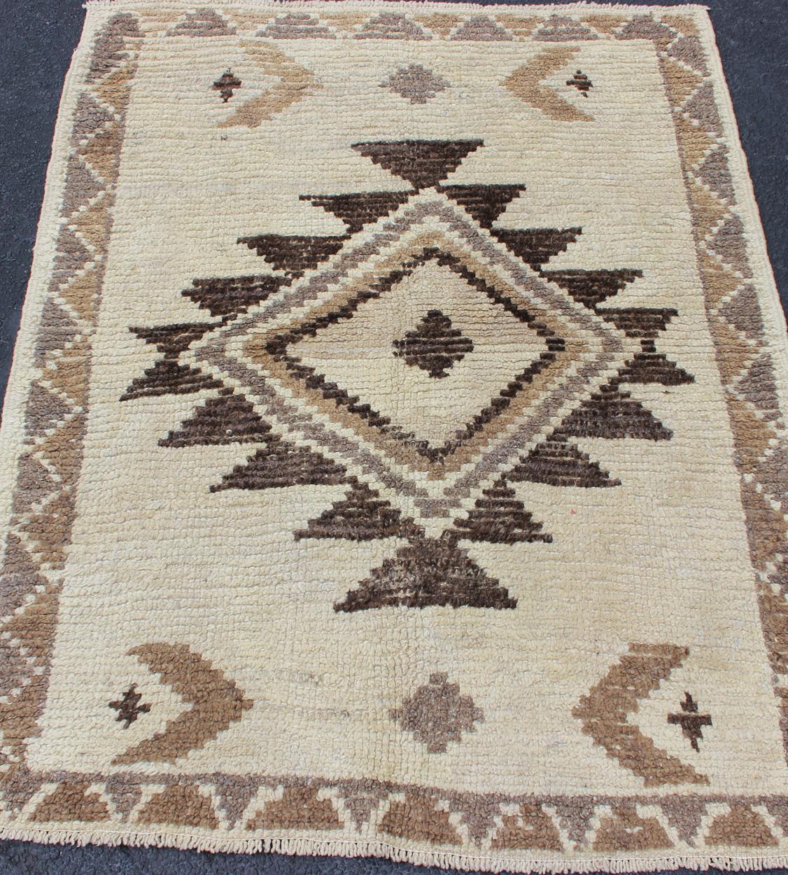 20th Century Natural Colors Turkish Tulu Carpet with Tribal Design in Shades of Earth Tones For Sale