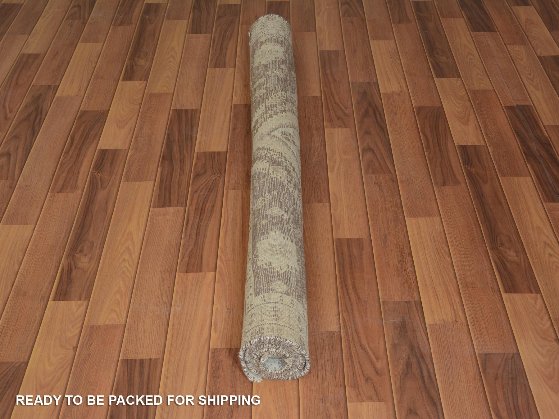 Natürliche Farben Vintage und abgenutzt Persisch Shiraz Reine Wolle Handgeknüpft Teppich im Zustand „Gut“ im Angebot in Carlstadt, NJ
