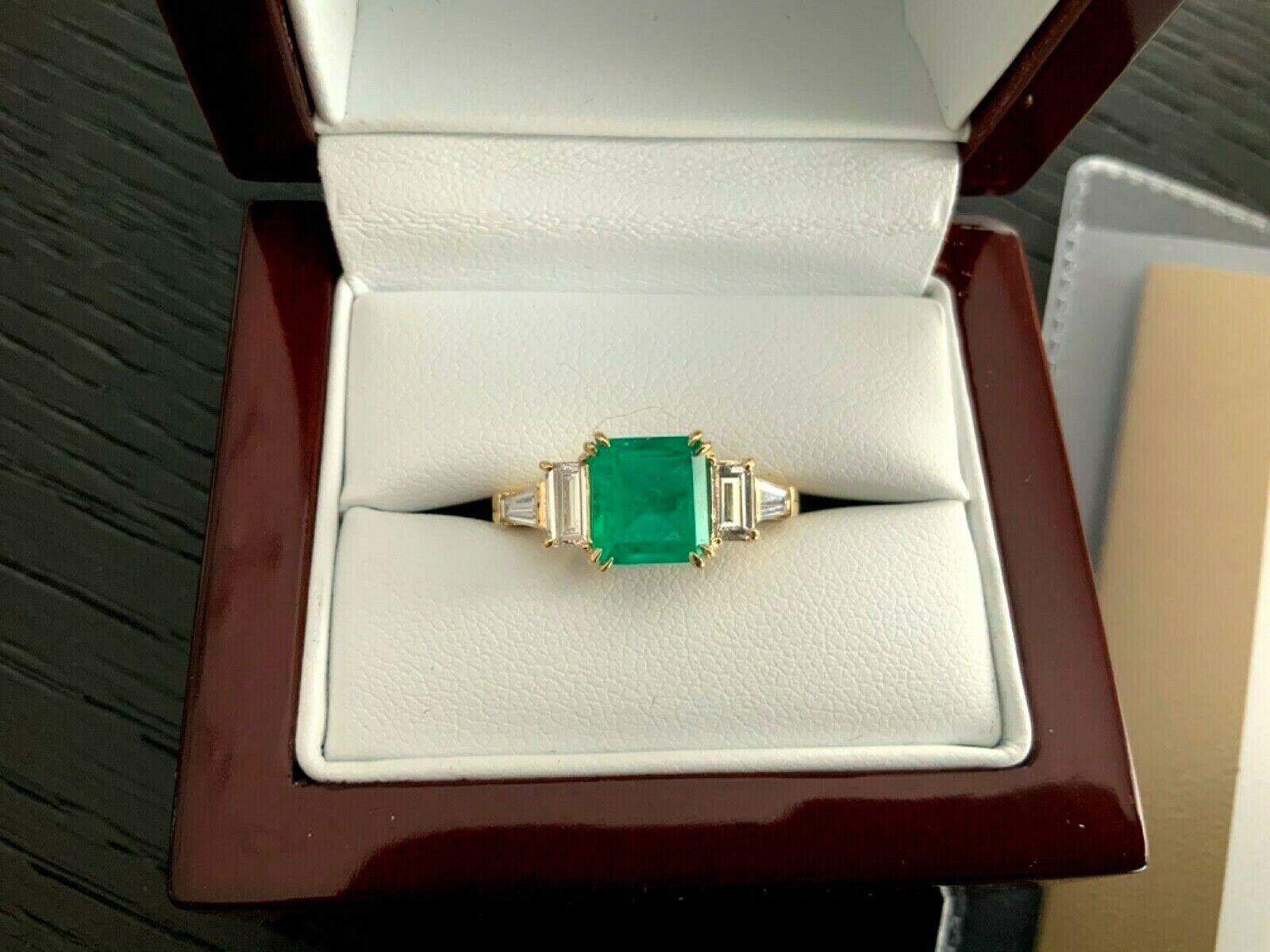 Natural Columbian Emerald 1.13 Carat GIA Certified with 18k Gold Diamond Ring For Sale 6