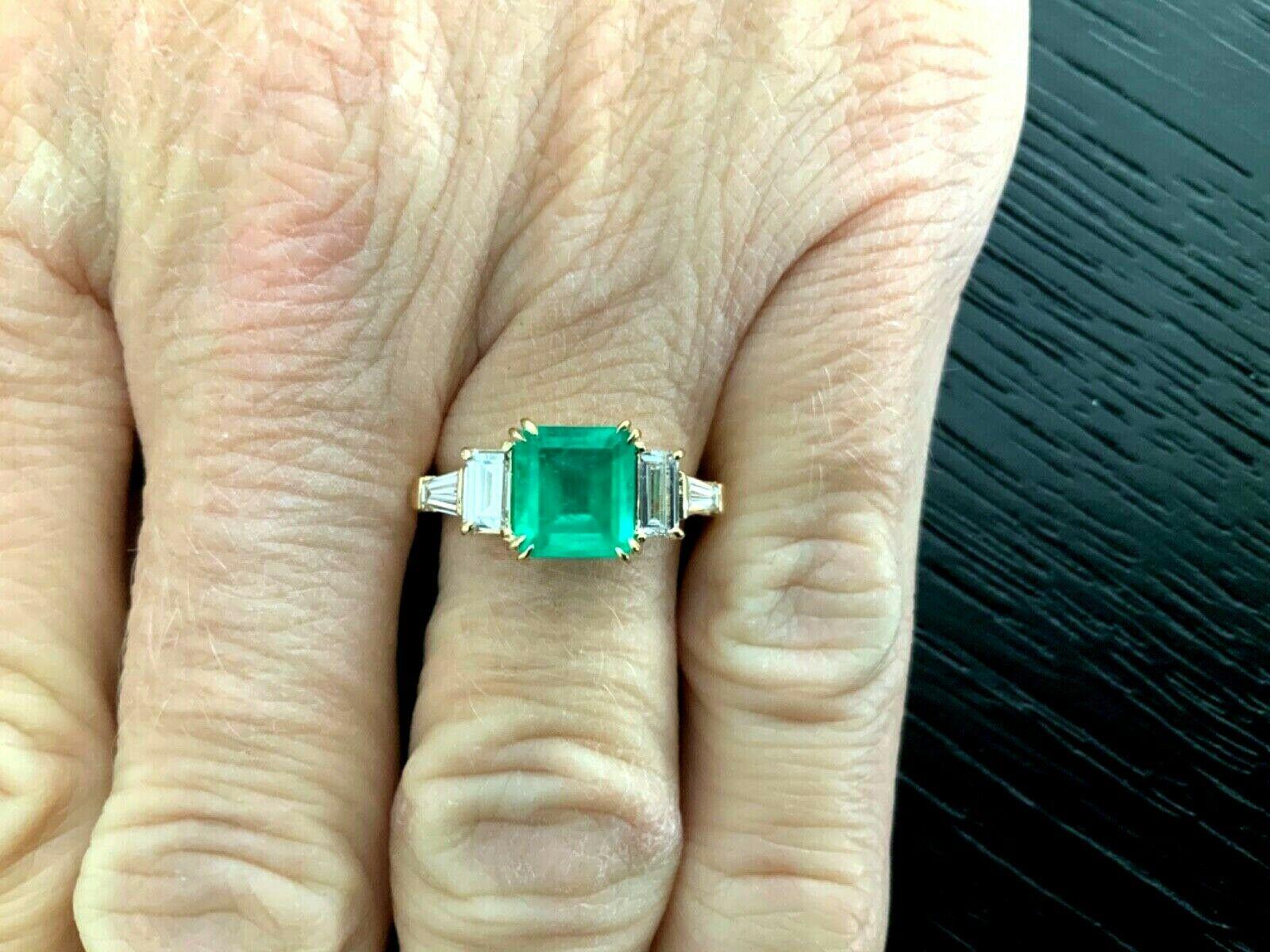 Art Deco Natural Columbian Emerald 1.13 Carat GIA Certified with 18k Gold Diamond Ring For Sale
