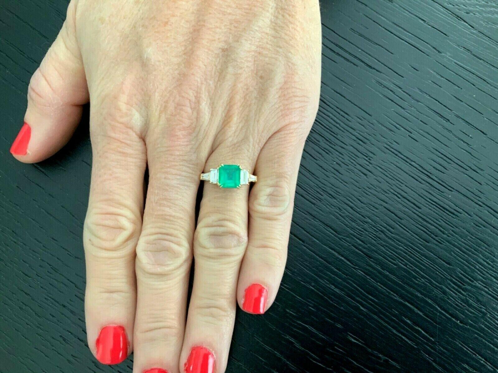 Natural Columbian Emerald 1.13 Carat GIA Certified with 18k Gold Diamond Ring In New Condition For Sale In Middletown, DE