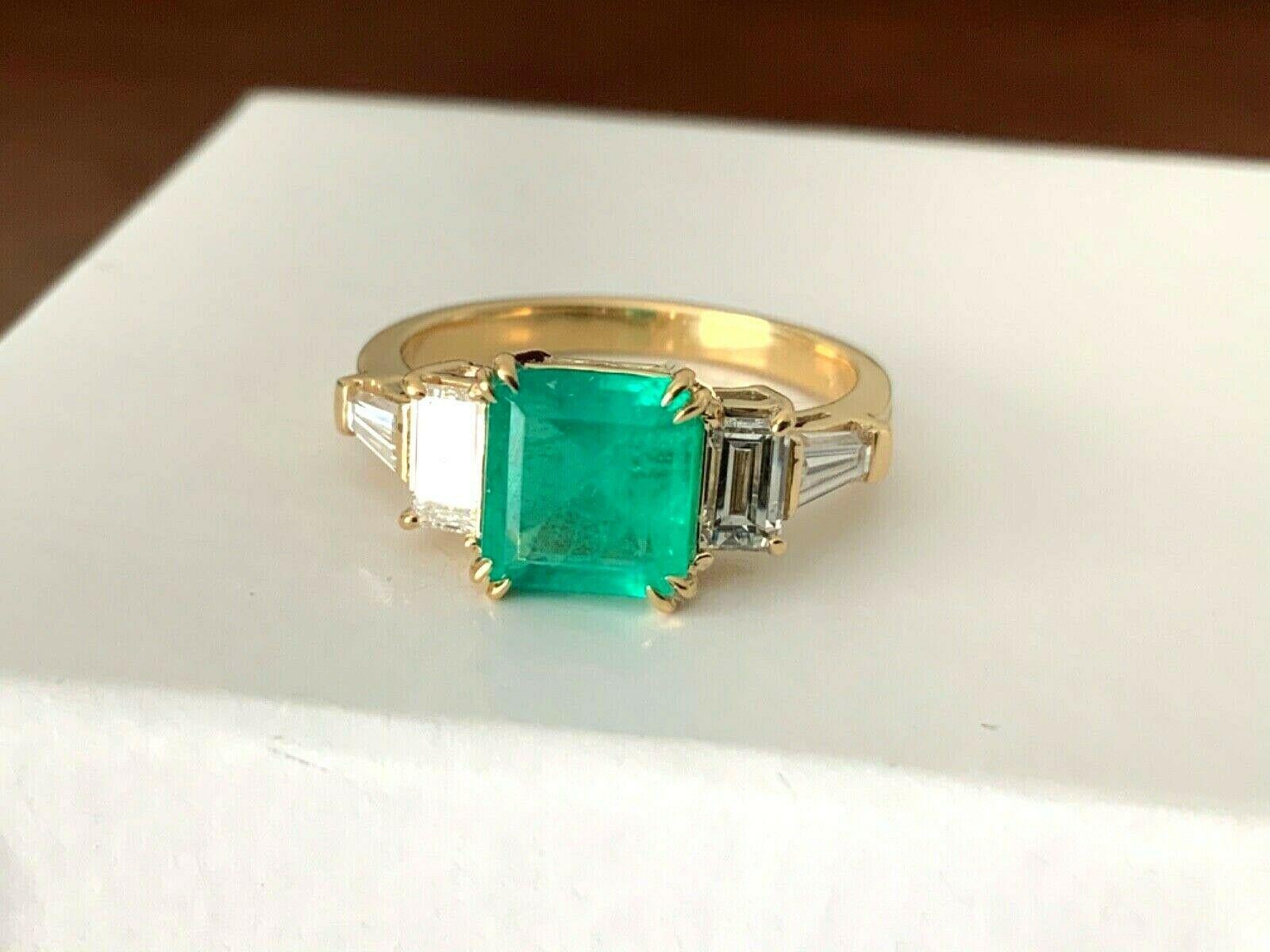 Natural Columbian Emerald 1.13 Carat GIA Certified with 18k Gold Diamond Ring For Sale 2