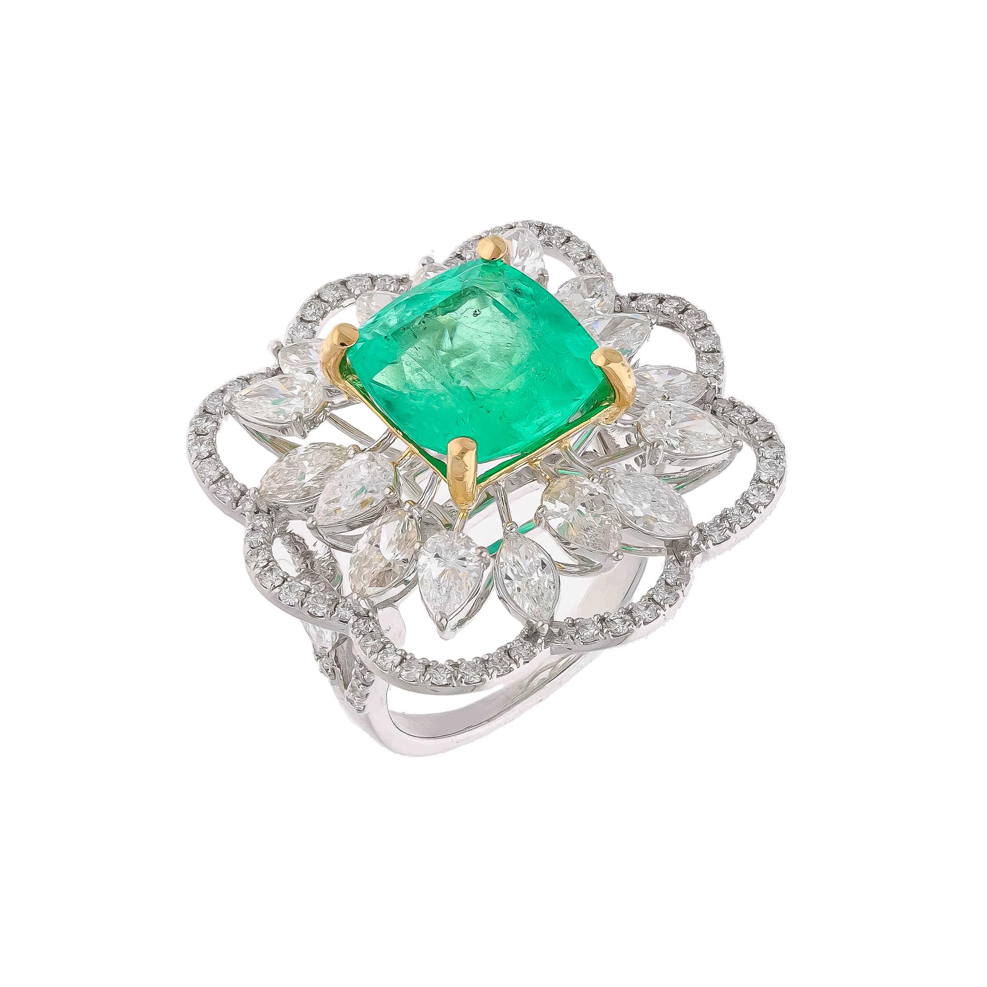 Natural Columbian Emerald Certified Ring with Diamond and 18k Gold In New Condition For Sale In New York, NY
