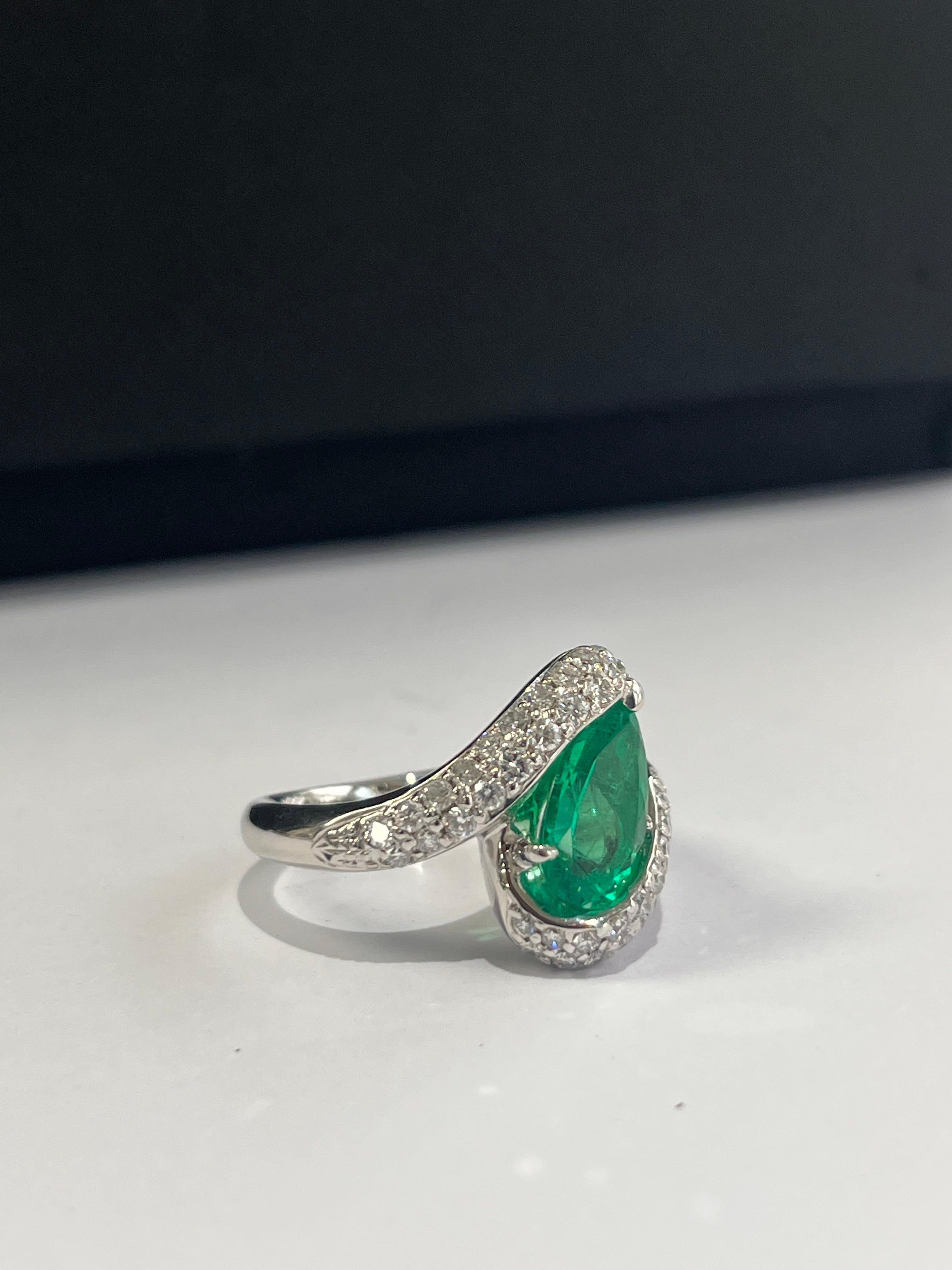 Women's or Men's Natural Columbian Emerald & Diamonds Engagement Ring Set in Platinum 900