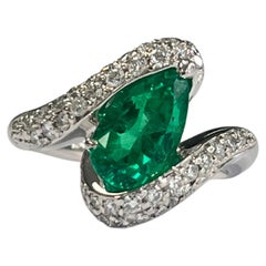 Natural Columbian Emerald & Diamonds Engagement Ring Set in Platinum 900