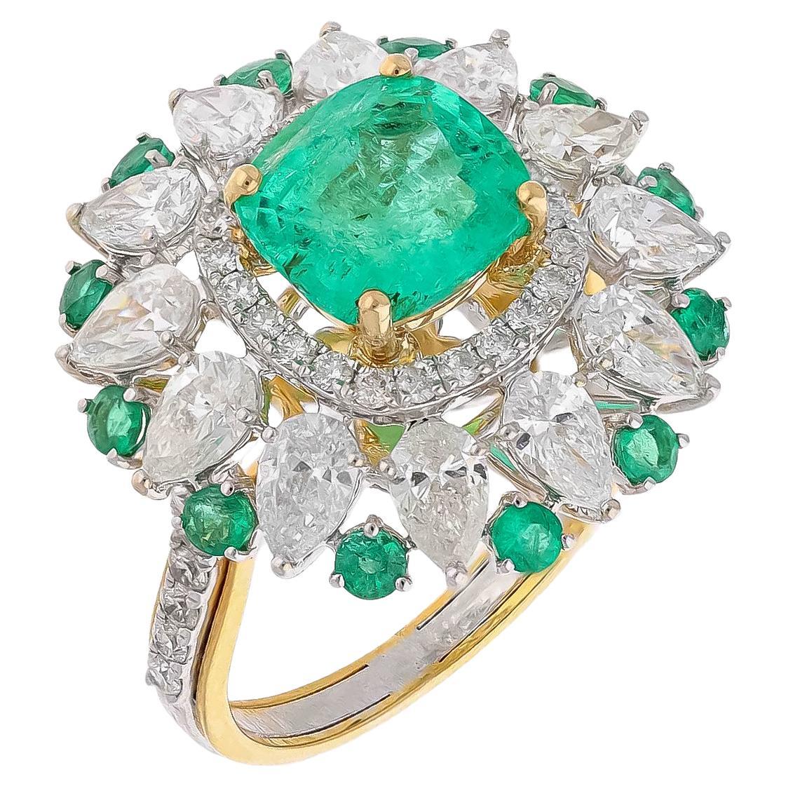 Natural Columbian Emerald Ring with Diamond in 18k Gold For Sale