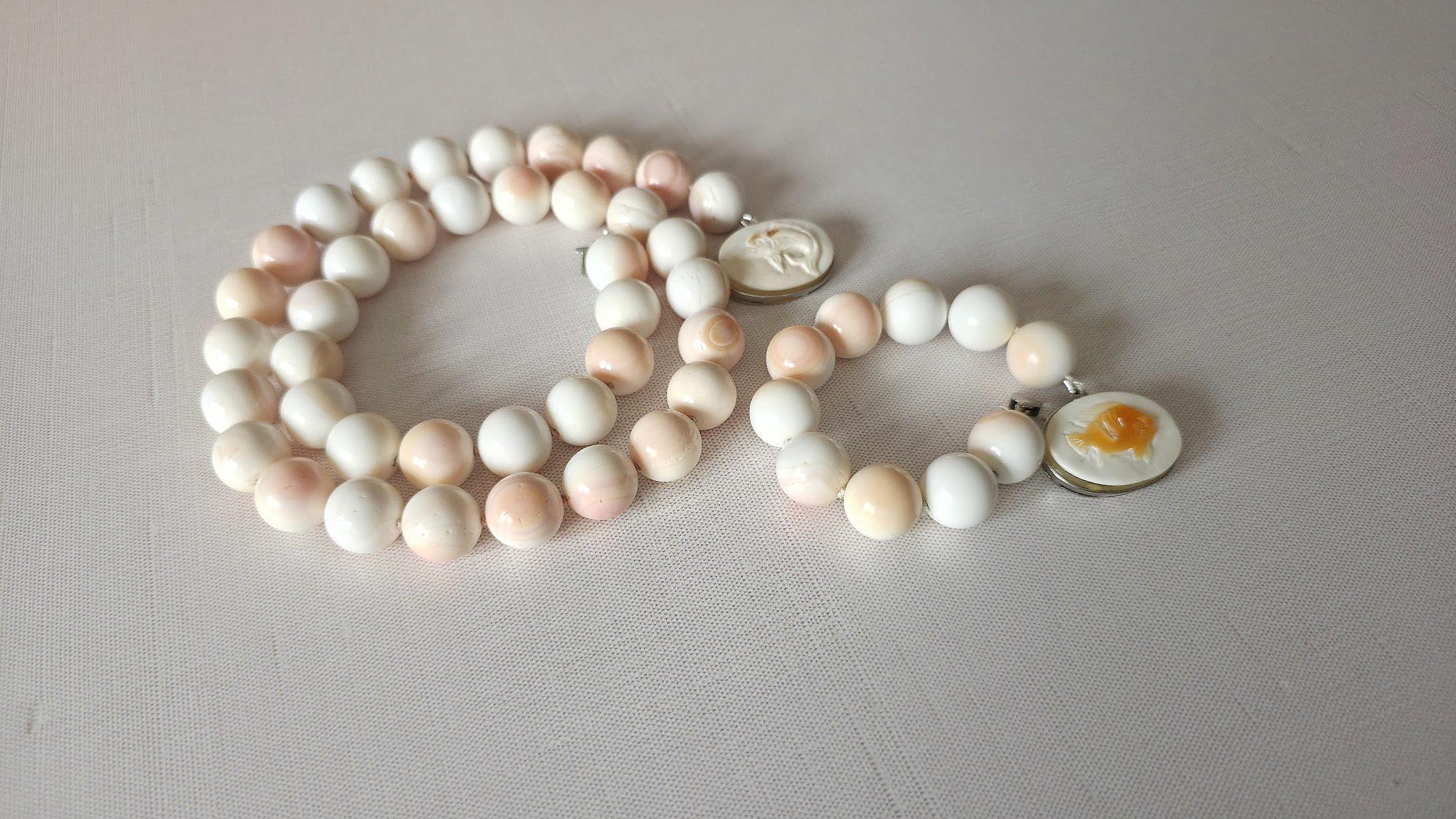 Collana di conchiglie naturali con chiusura a forma di pesce in argento in vendita 8