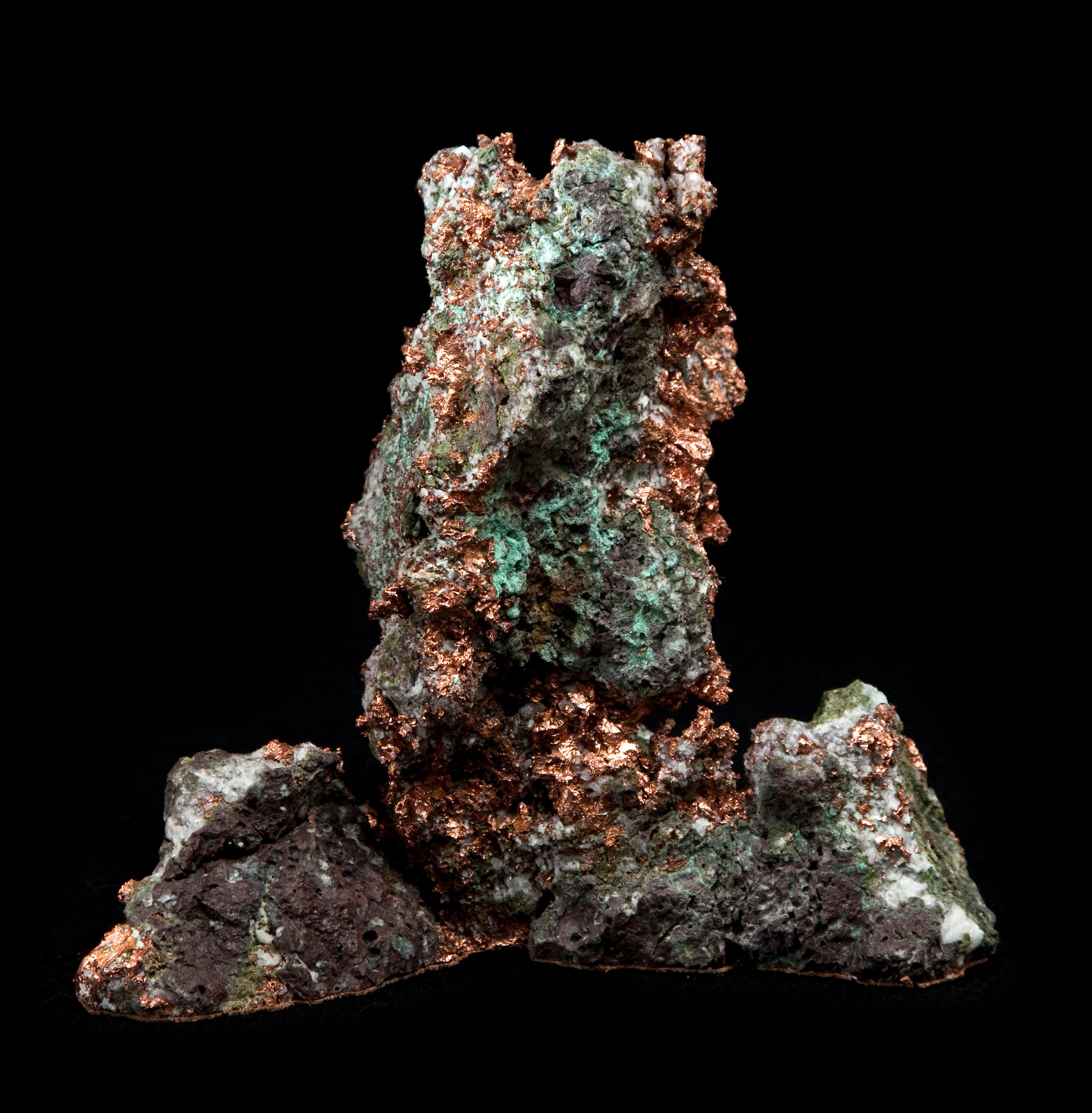 Since 1986 Dale Rogers has been sourcing the grandest fossils, crystals and minerals from around the world. Through his company he has been supplying leading interior designers and superyacht designers with some of Earth’s most breathtaking examples