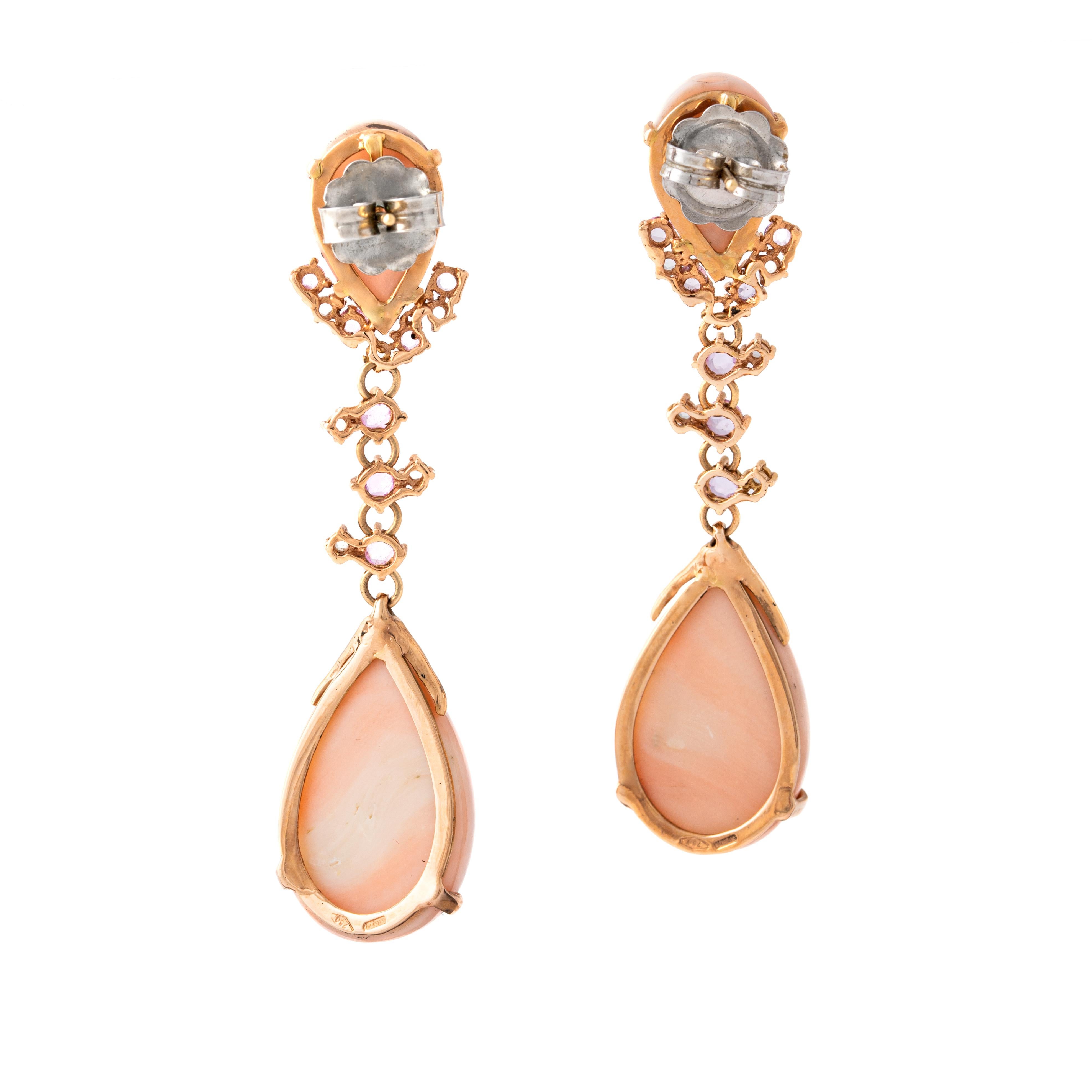 Cabochon Orecchini in corallo naturale con zaffiro e diamante in oro 18 carati in vendita