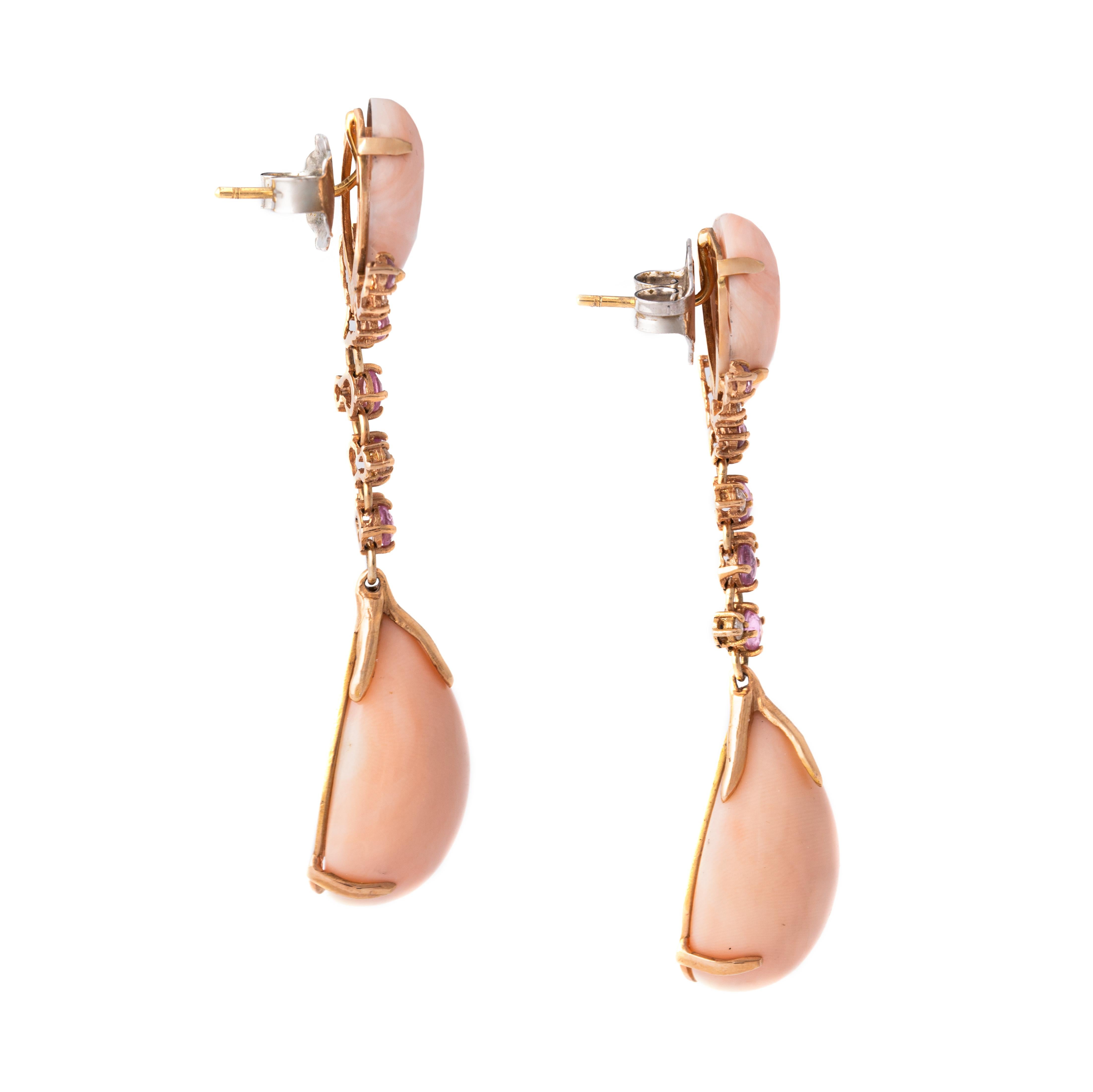 Orecchini in corallo naturale con zaffiro e diamante in oro 18 carati In condizioni buone in vendita a Geneva, CH