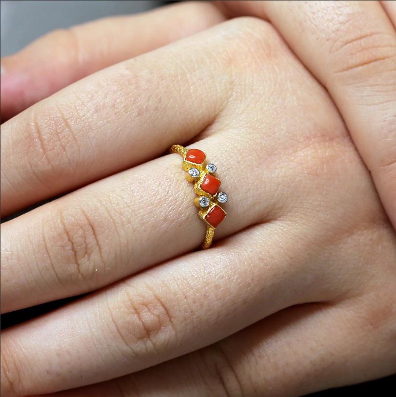 This 18k yellow gold coral ring is casual and chic to glam up everyday. This ring is made from natural diamond and 0.48 carat coral gemstone. 

Specifications:

Dimensions: Ring Size-6.50 Us, Top- 5*15 MM
Gross Weight: 1.840 gms
Gold Weight: 1.732