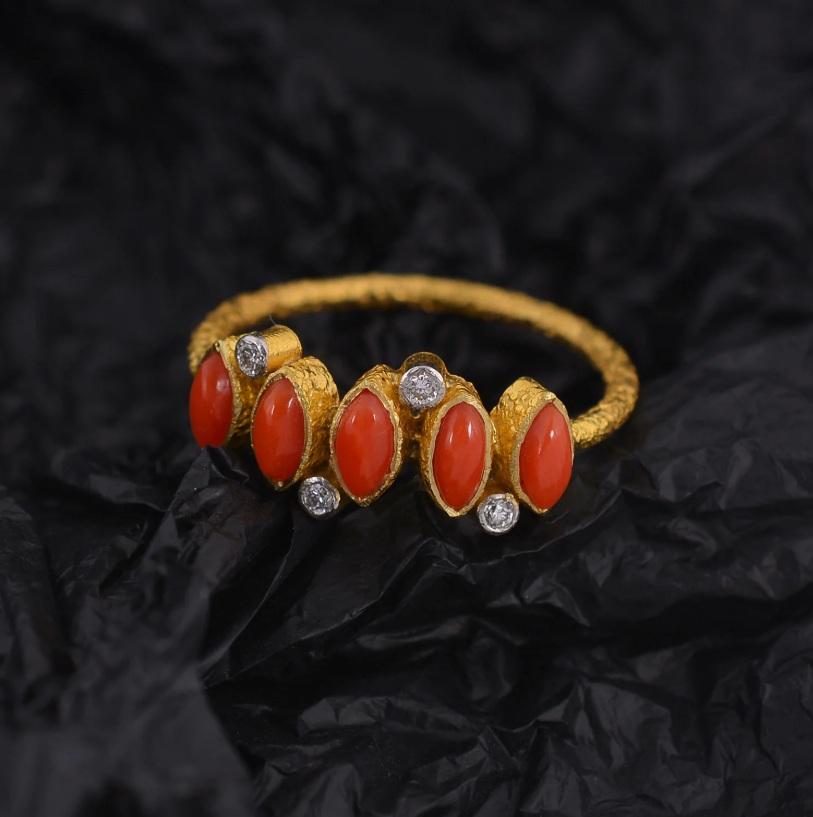 Natural Coral & Diamond Ring in 18k gold In New Condition For Sale In jaipur, IN