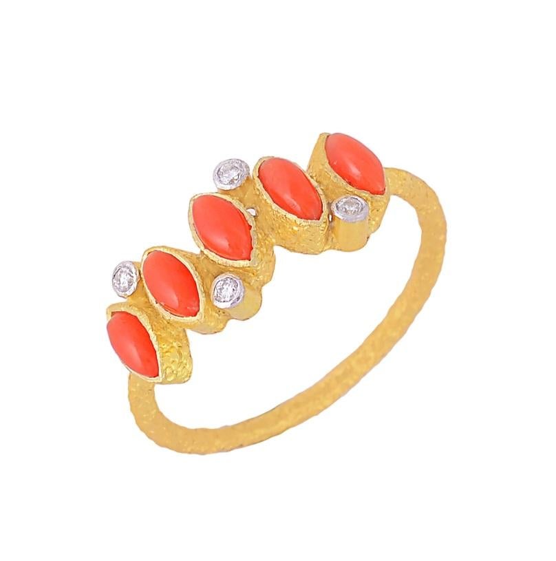 Natural Coral & Diamond Ring in 18k gold For Sale 1