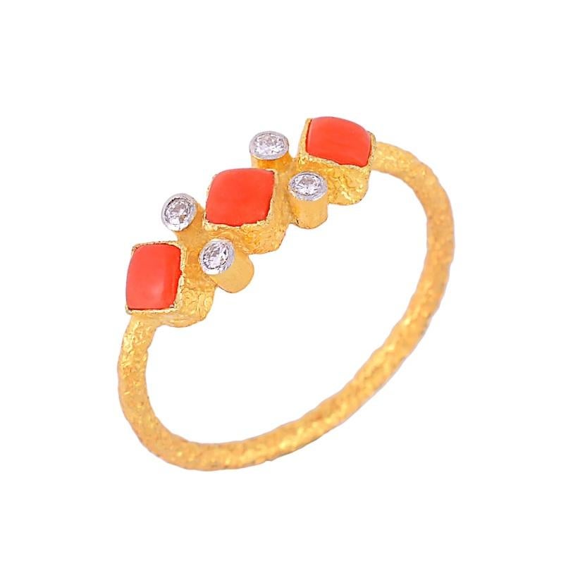 Natural Coral & Diamond Ring in 18k gold For Sale 2
