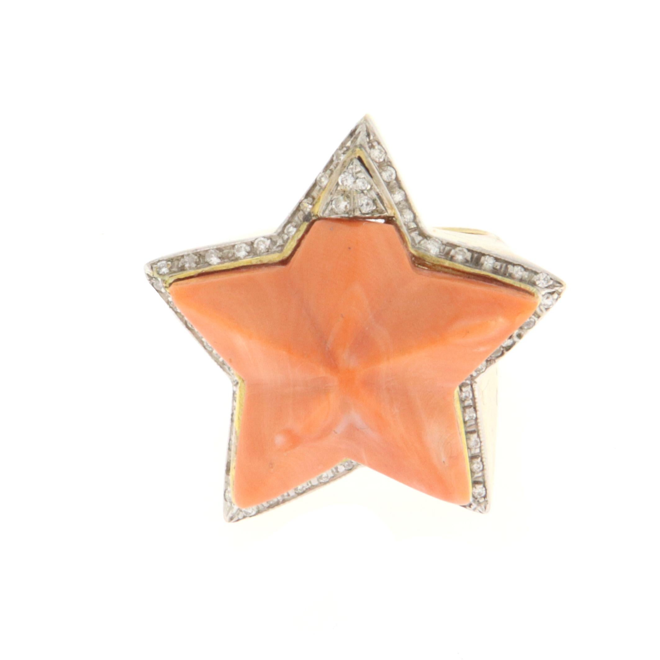 This 18-karat yellow gold ring is a true work of art, combining timeless elegance of gold with the uniqueness of a star-shaped natural coral. At the center, the intense red coral captures the eye, symbolizing passion and vitality, while the star cut