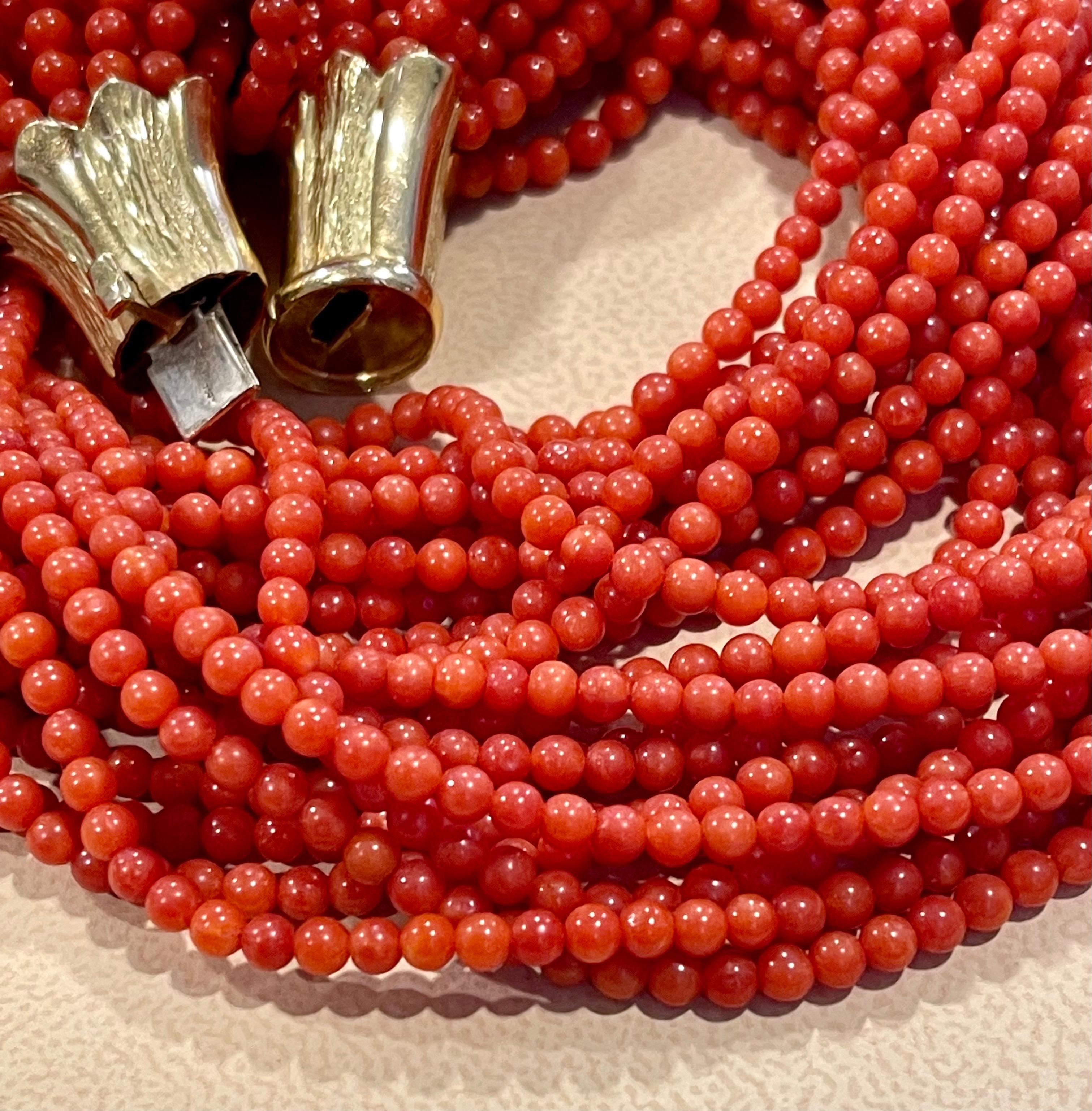 Natural Coral Multi Layer Bead Necklace 18 Karat Yellow Gold Clasp Estate For Sale 5