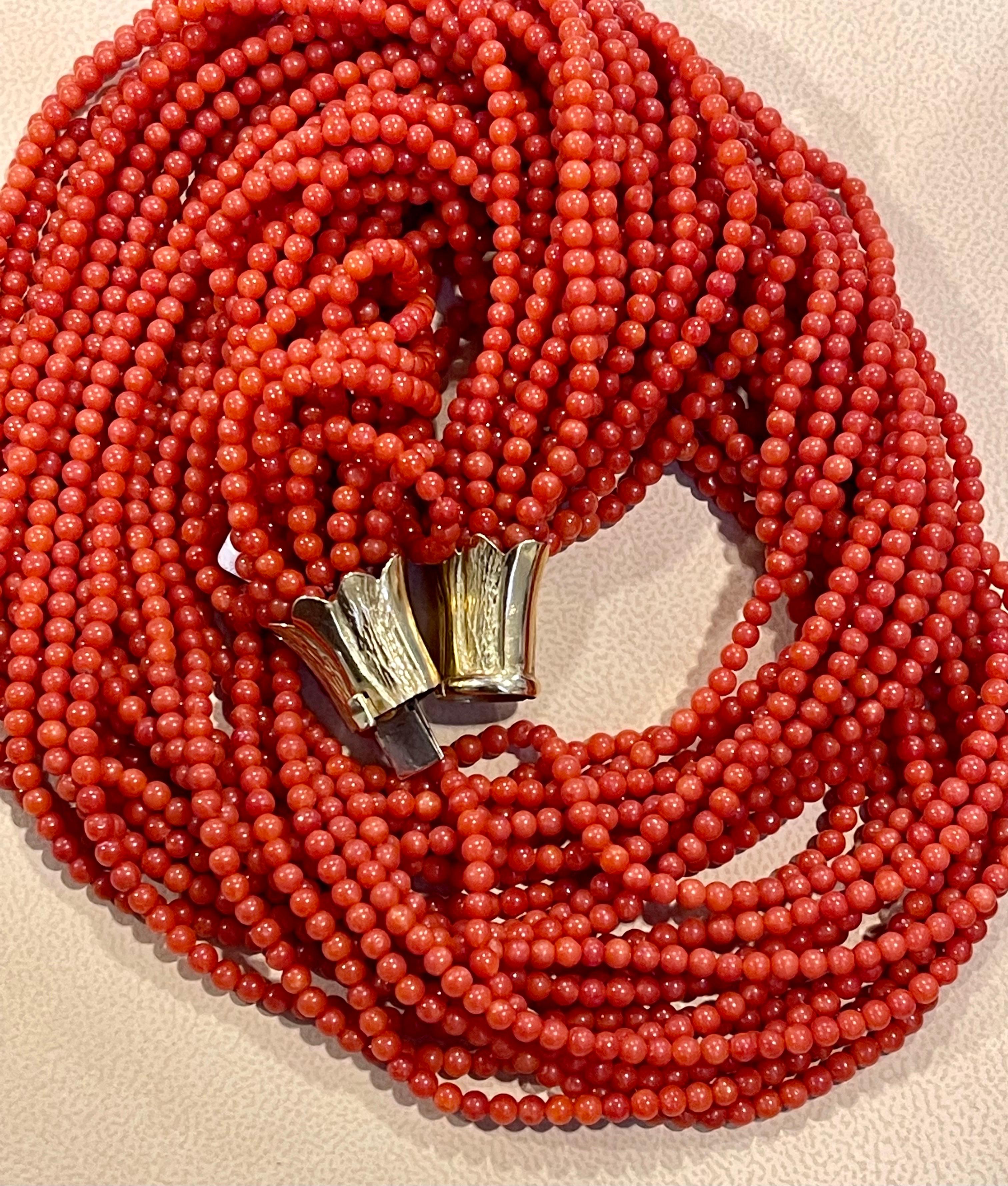 Natural Coral Multi Layer Bead Necklace 18 Karat Yellow Gold Clasp Estate For Sale 6