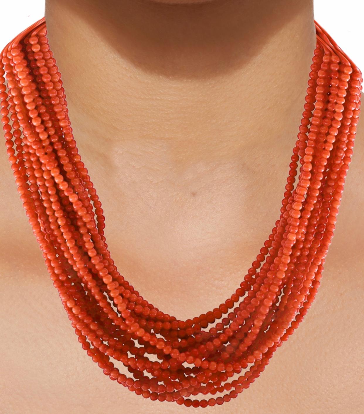 Natural Coral Multi Layer Bead Necklace 18 Karat Yellow Gold Clasp Estate In Excellent Condition For Sale In New York, NY