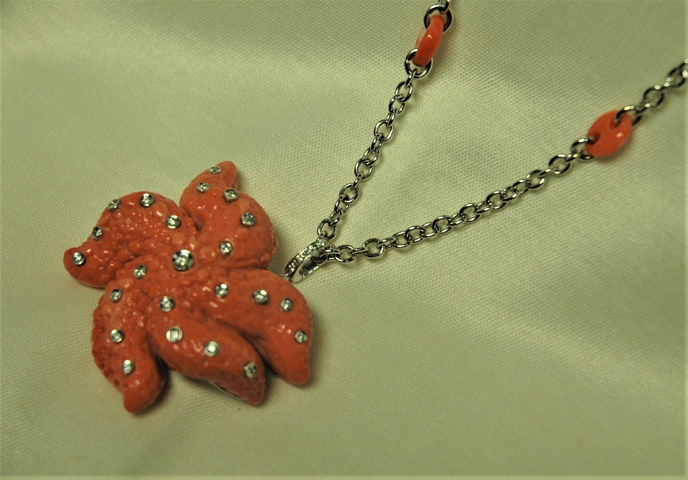 Natural Coral Starfish Pendant Necklace 18 Kt White Gold Diamonds 0.40 Ct In New Condition For Sale In BARI, IT